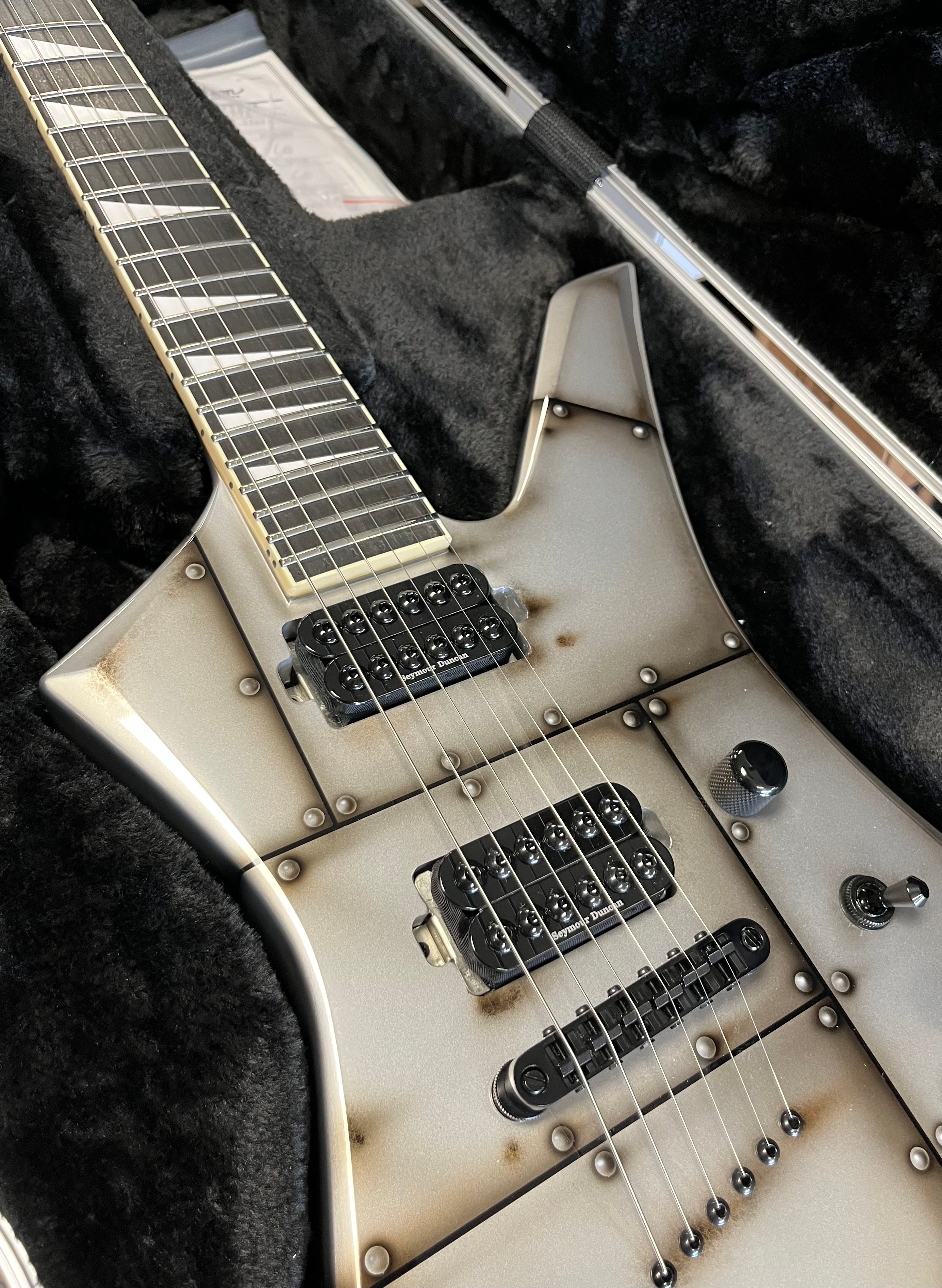 JACKSON USA CUSTOM SHOP KELLY KE2 AT1 - BOLTED STEEL HAND AIRBRUSHED BY THE JACKSON ARTIST 2811002518 SERIAL NUMBER J11371 - 7 LBS 14 OZ