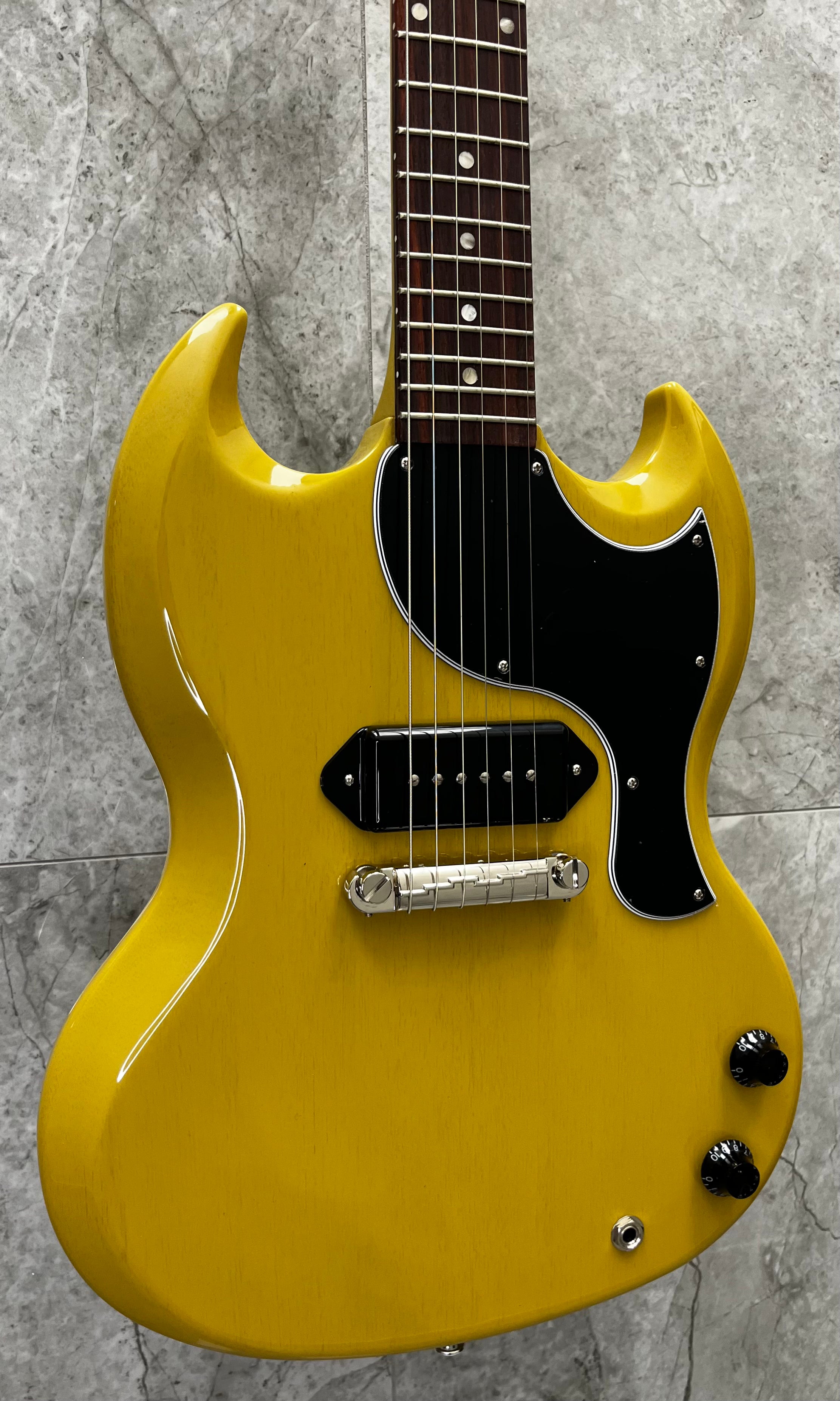 Gibson USA EXCLUSIVE SG Junior TV Yellow W/ HARDSHELL CASE SGJR25TVNH SERIAL NUMBER 221860239 - 5 LBS 15 OZ