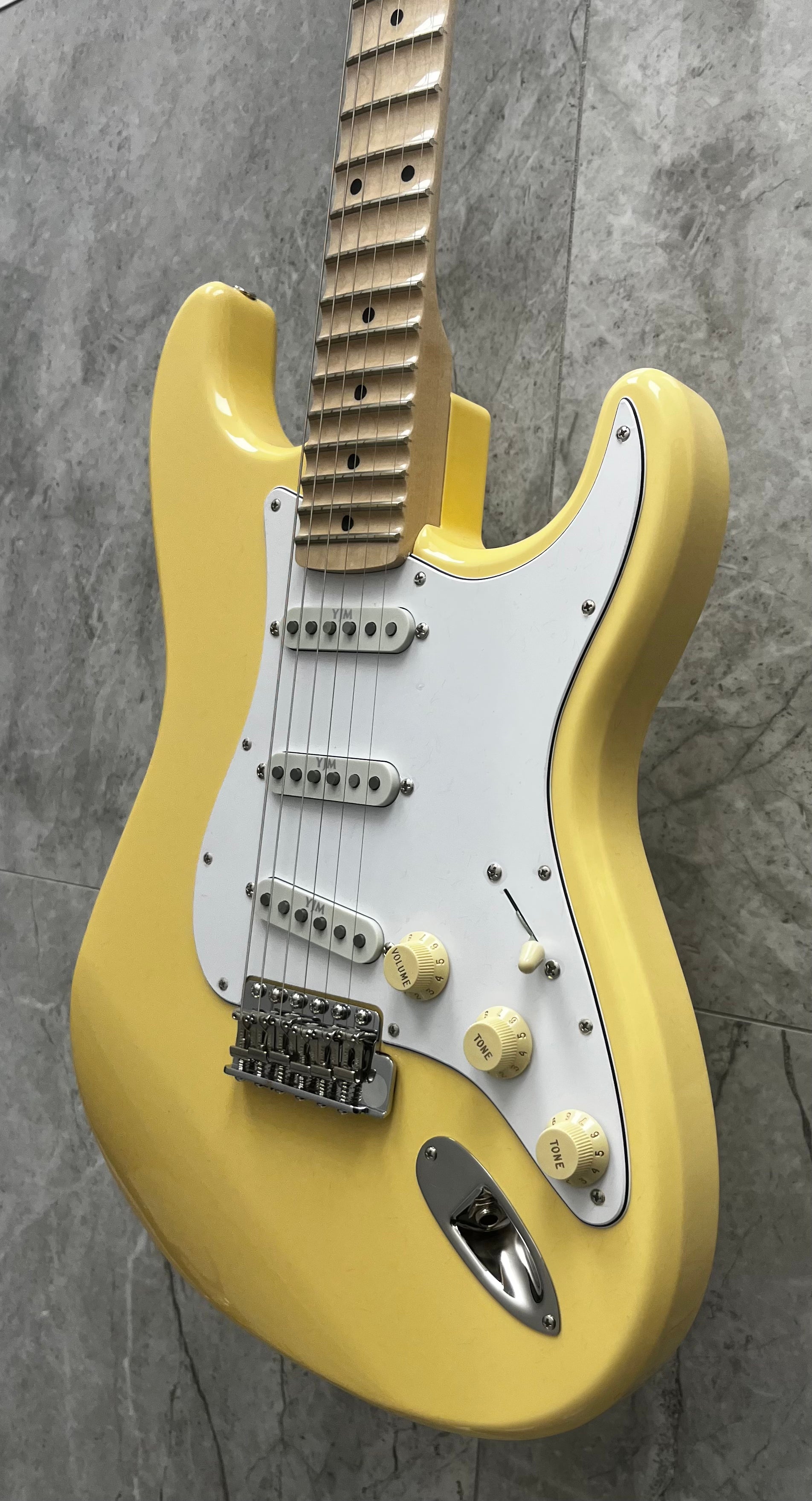 Fender USA Yngwie Malmsteen Stratocaster Scalloped Maple Fingerboard Vintage White 0107112841 SERIAL NUMBER US26049931 - 7 LBS 14 OZ