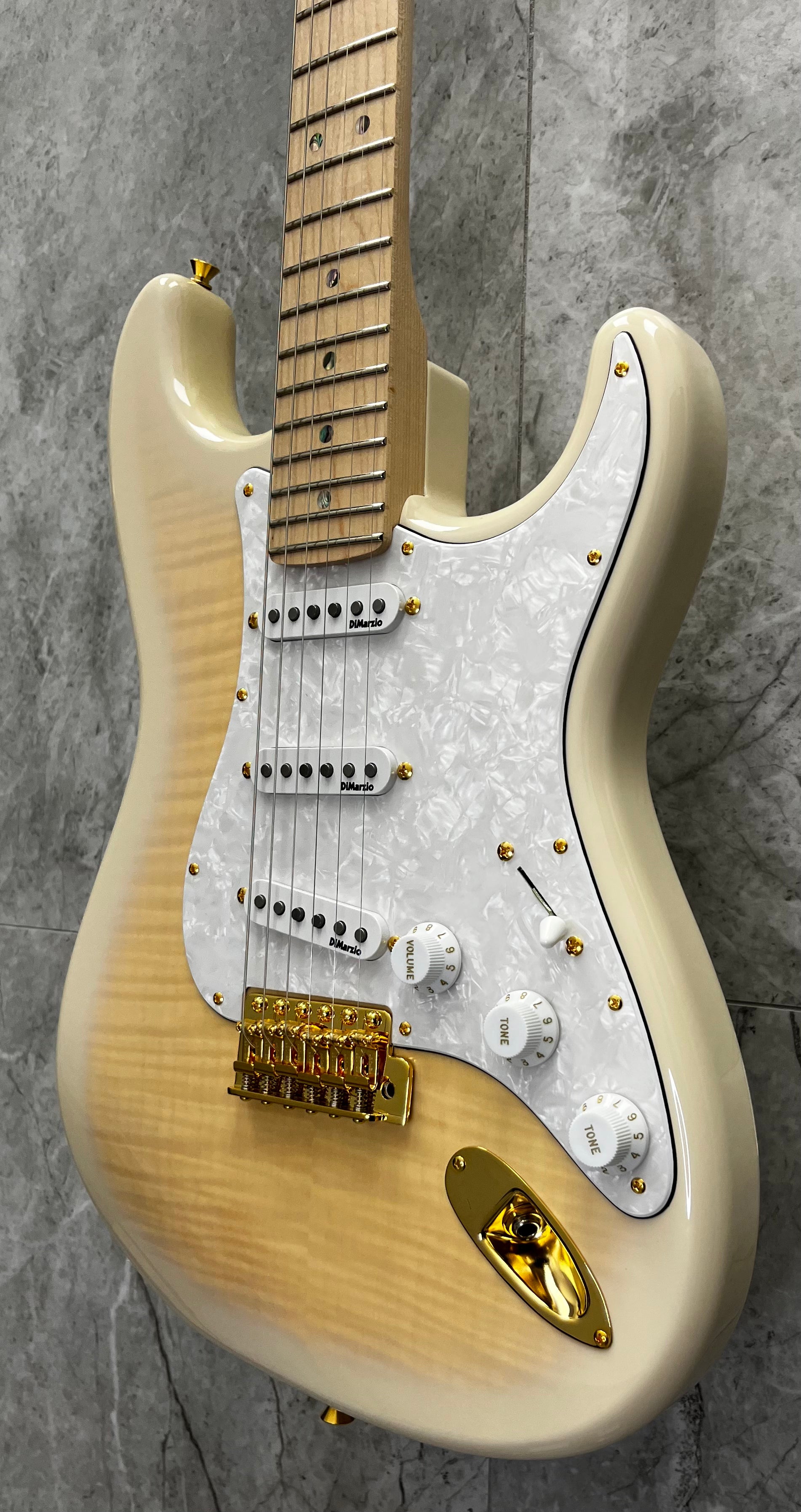 Fender Made in Japan Richie Kotzen Stratocaster Maple Fingerboard Transparent White Burst 5258090350