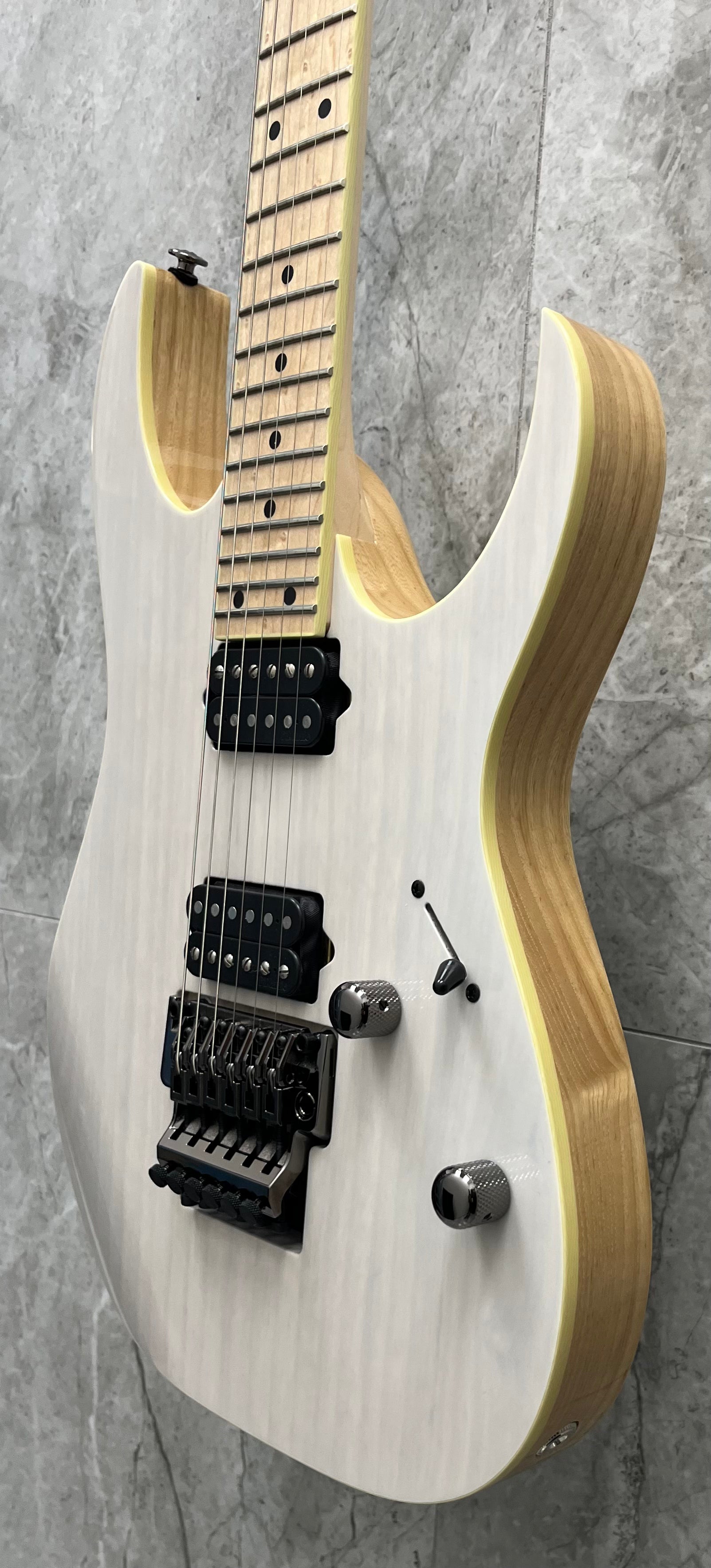 Ibanez Prestige Made in Japan RG652AHM Antique White Blonde RG652AHMAWD SERIAL NUMBER F2431902 - 8.2 LBS