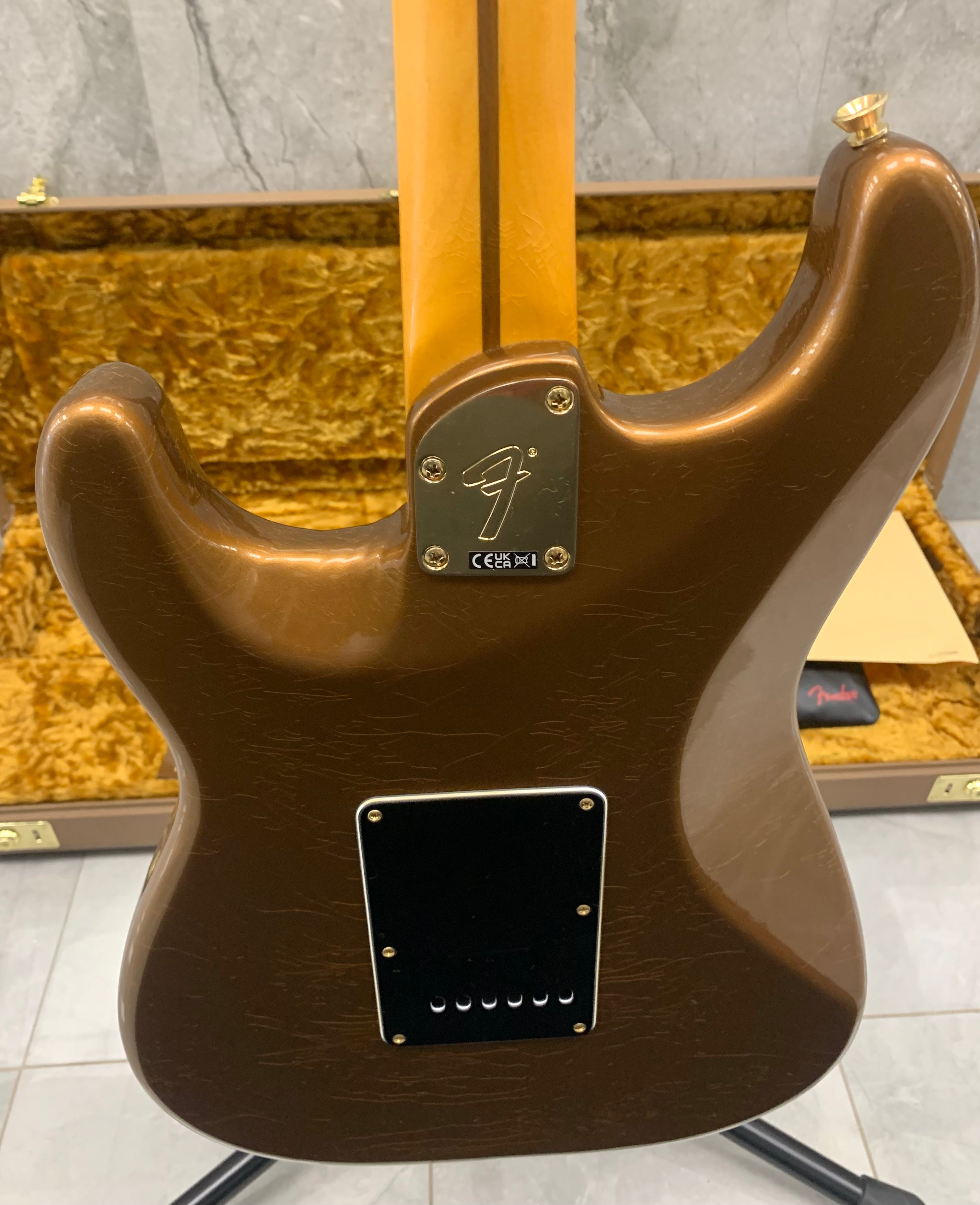 Fender USA Bruno Mars Stratocaster Maple Fingerboard, Mars Mocha 0116862877 SERIAL NUMBER US23063095 - 7.2 LBS