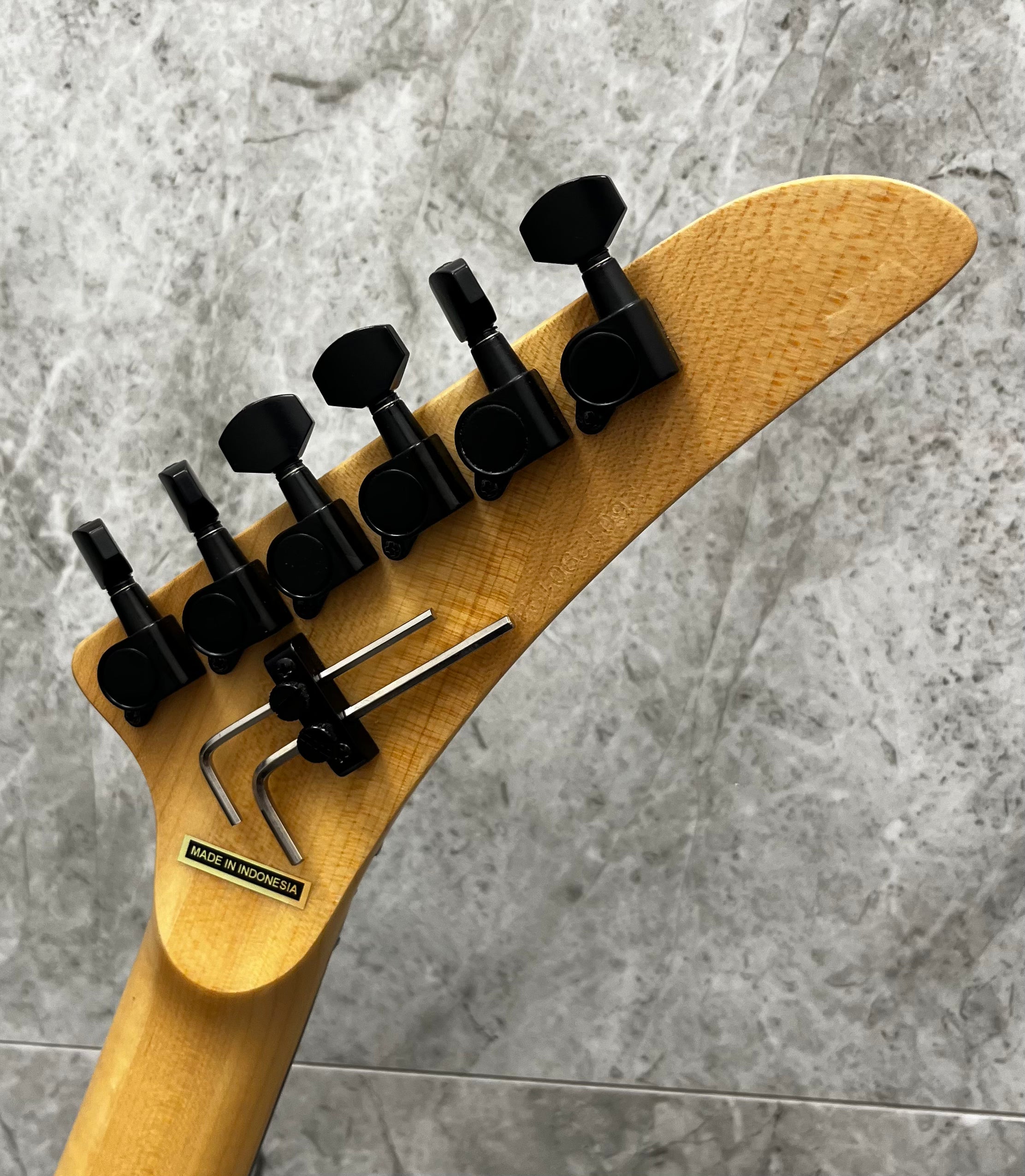 Kramer 50th Anniversary Series - Curated K50NS Nightswan Gold Gloss Finish W/ GIG BAG SERIAL NUMBER 260129013 - 8 LBS 2 OZ