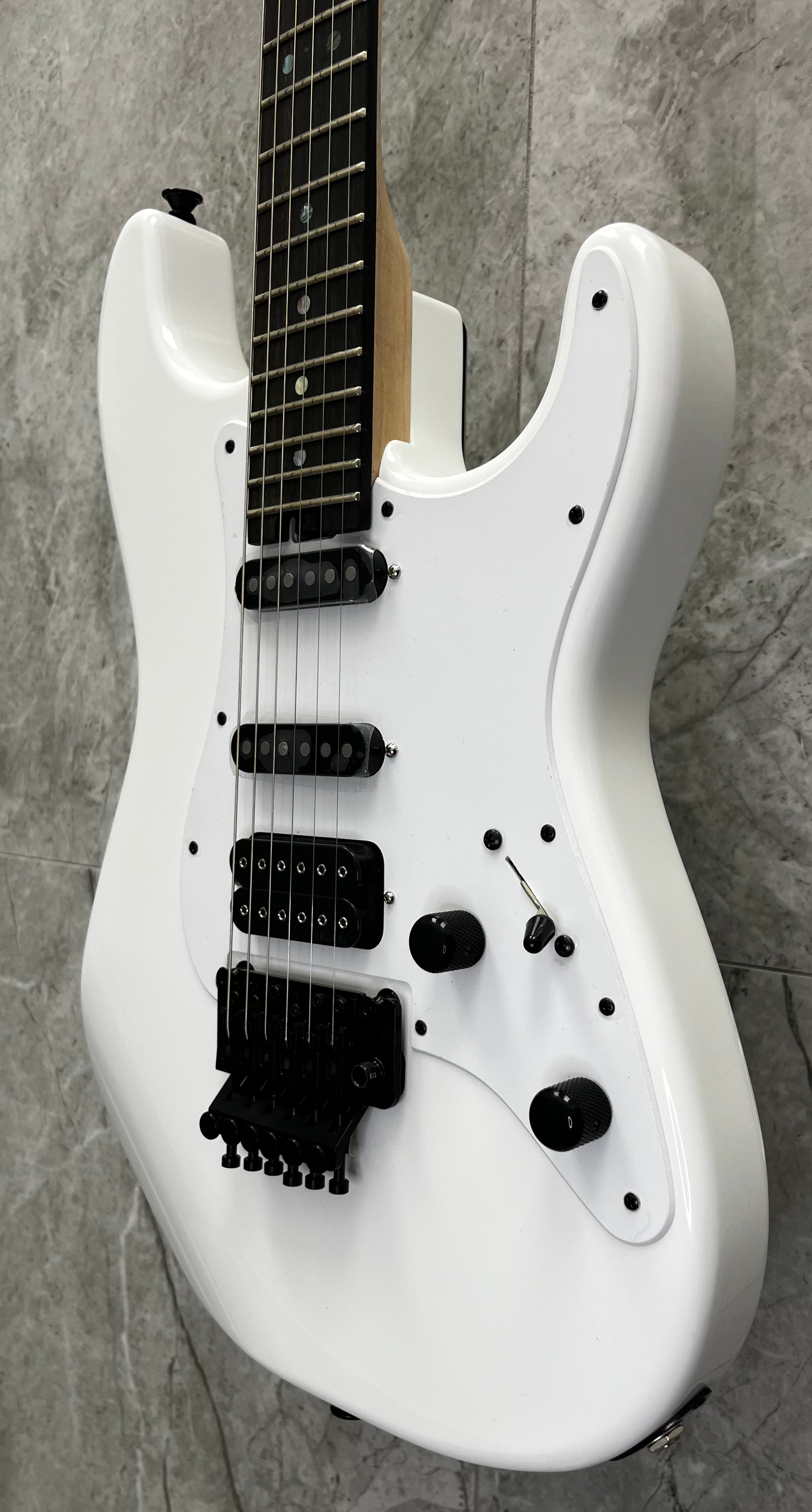 Jackson USA CUSTOM SHOP Adrian Smith San Dimas DK, Ebony Fingerboard, Snow White 2805053876 SERIAL NUMBER 010631 - 8 LBS 6 OZ