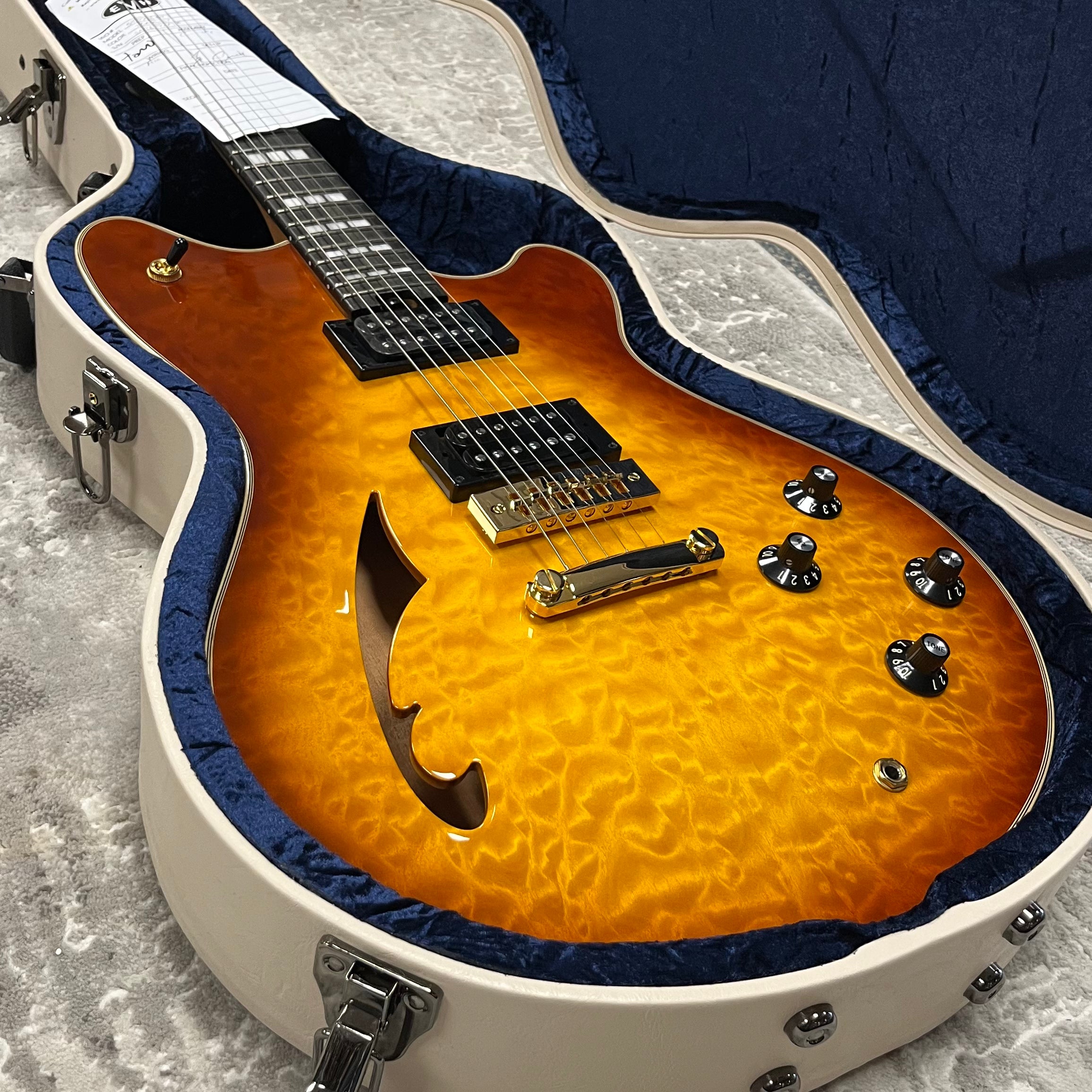 EVH SA-126 Special SEMI HOLLOW BODY QM, Tobacco Sunburst 5107726893 USED SPECIAL SERIAL NUMBER SA126241138 - 8.0 LBS