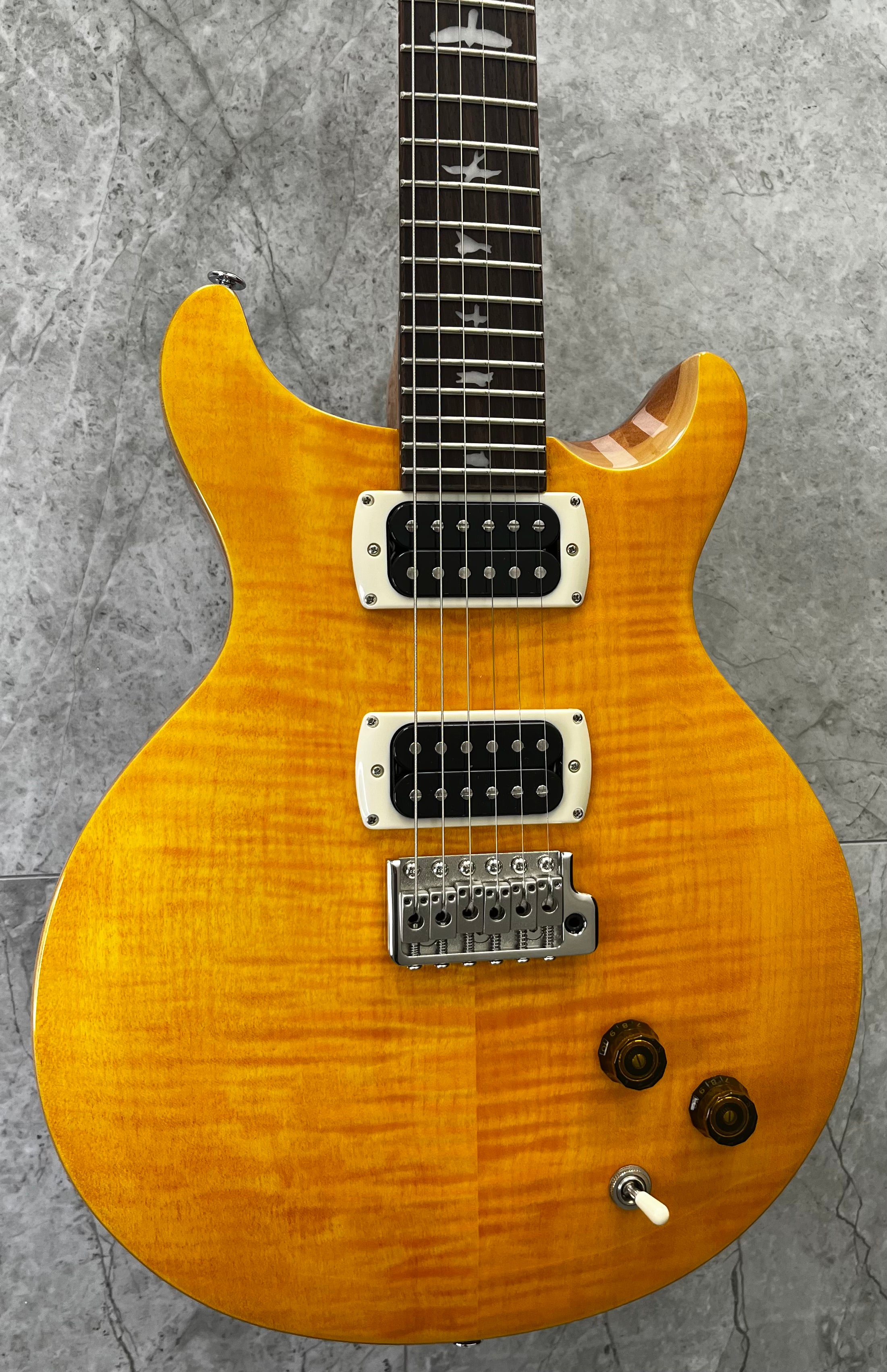PRS GUITARS SANTANA SE 24 FRET - SANTANA YELLOW W/ GIG BAG 116008::SY SERIAL NUMBER CTII023438 - 7 LBS 9 OZ