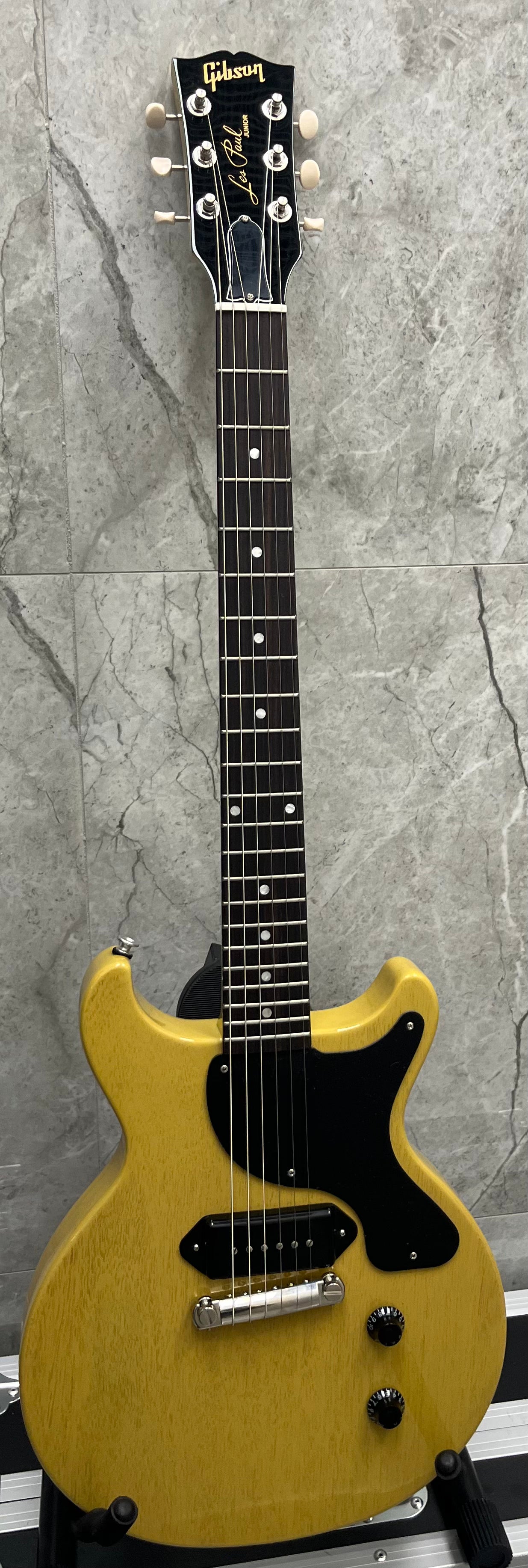 Gibson USA Les Paul Junior Double Cut Electric Guitar with Hardshell Case - TV Yellow LPJD00TVNH SERIAL NUMBER 214350265 - 6 LBS 10 OZ