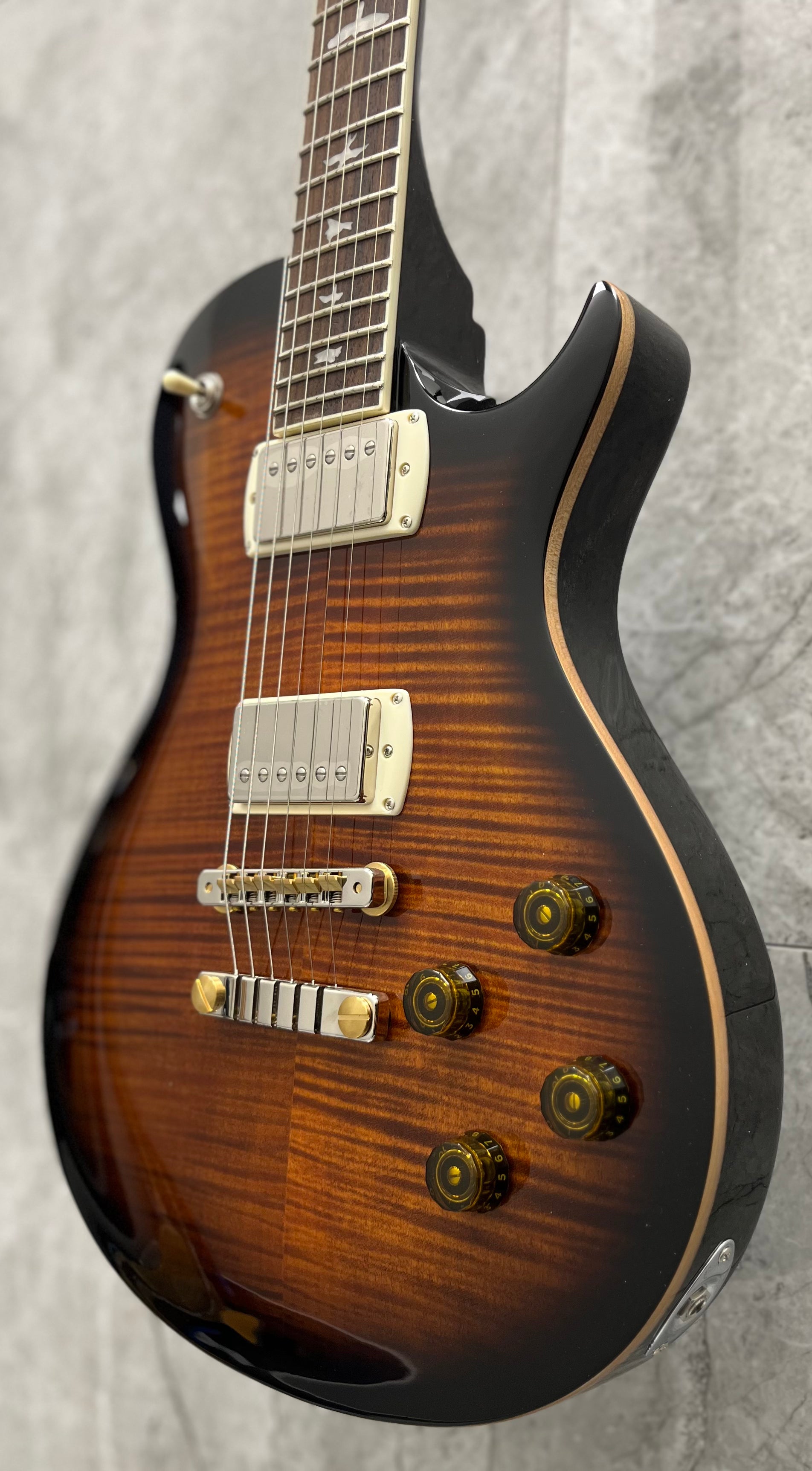 PRS Guitars SE McCarty 594 Singlecut Electric Guitar with Gigbag - Black Gold Flame Top 115997::BG SERIAL NUMBER CTIH081977 - 8 LBS 6 OZ