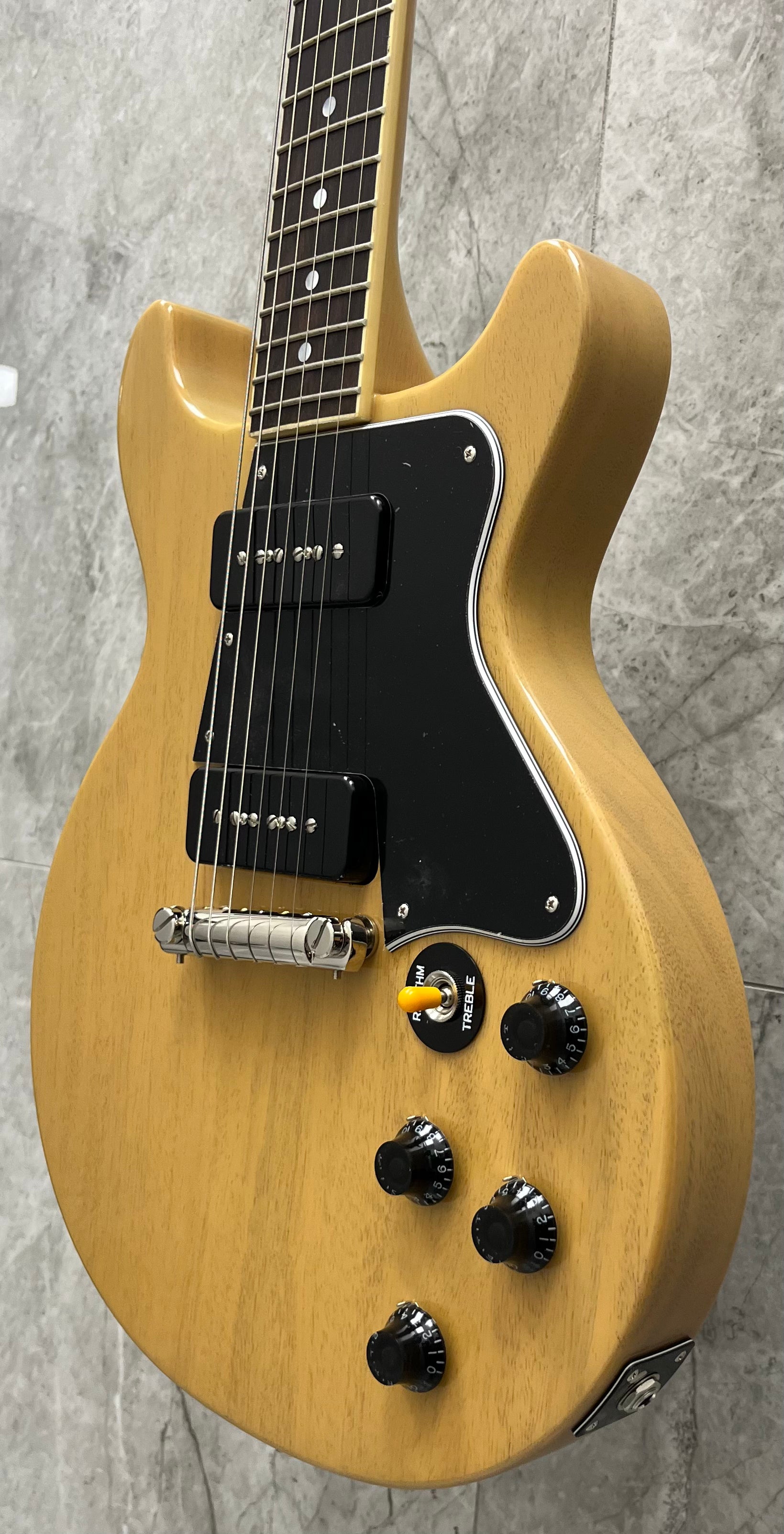 Epiphone 1960 Les Paul Special Double Cut Reissue Electric Guitar with Hardshell Case - TV Yellow ECLSR0TYNH SERIAL NUMBER 24121530689 - 7.0 LBS