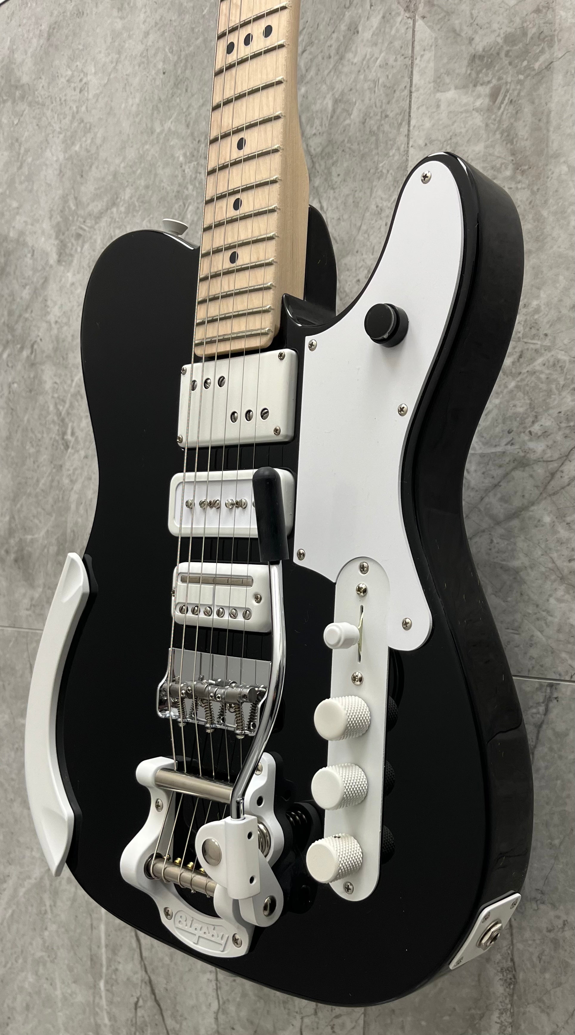 Fender USA Jack White Triplecaster Maple Fingerboard, Black 0176812706