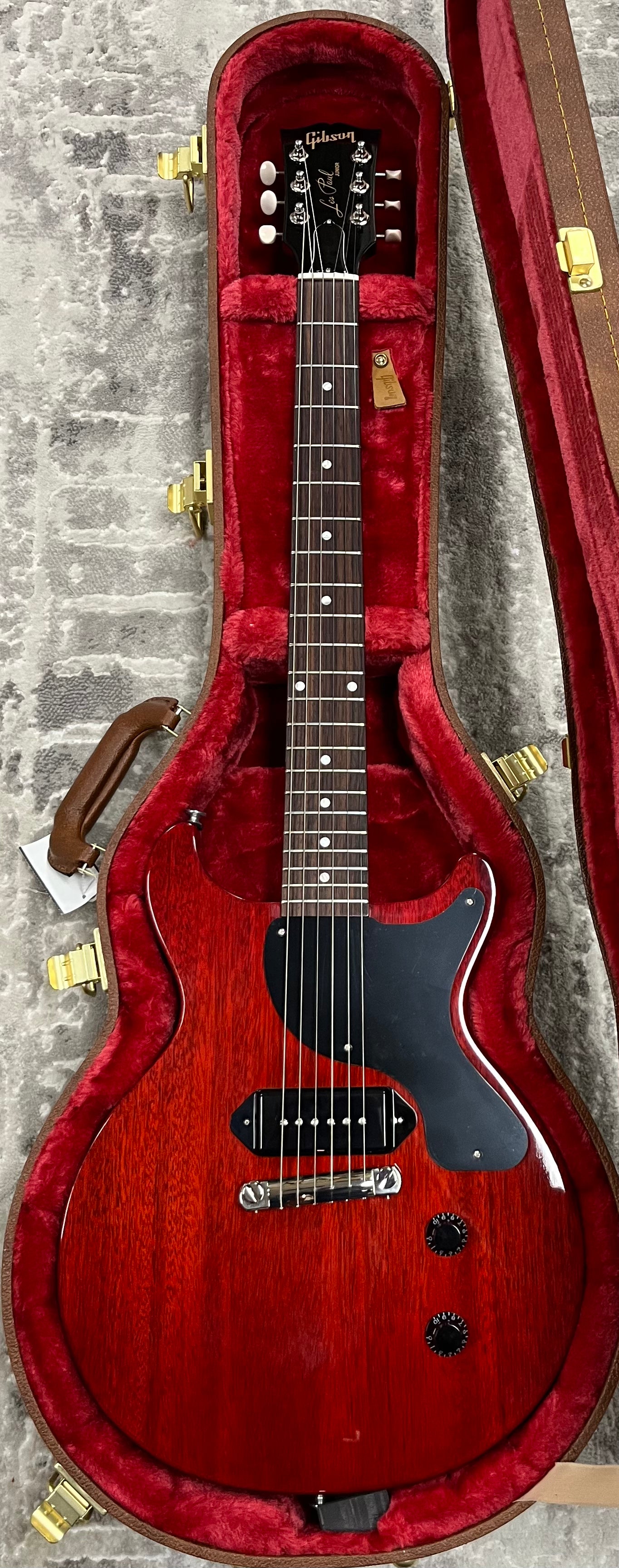 Gibson USA Les Paul Junior Double Cut Electric Guitar with Hardshell Case - Vintage Cherry LPJD00VENH SERIAL NUMBER 213650086 - 6 LBS 11 OZ