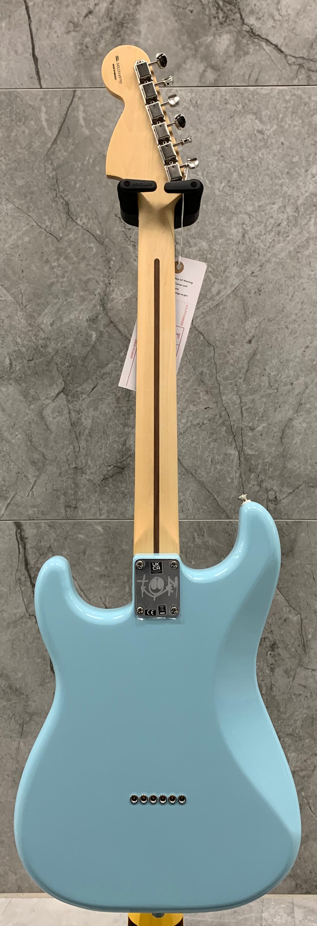 FENDER Limited Edition Tom Delonge Stratocaster, Rosewood Fingerboard, Daphne Blue 0148020304 SERIAL NUMBER MX23149792 - 7.2 LBS