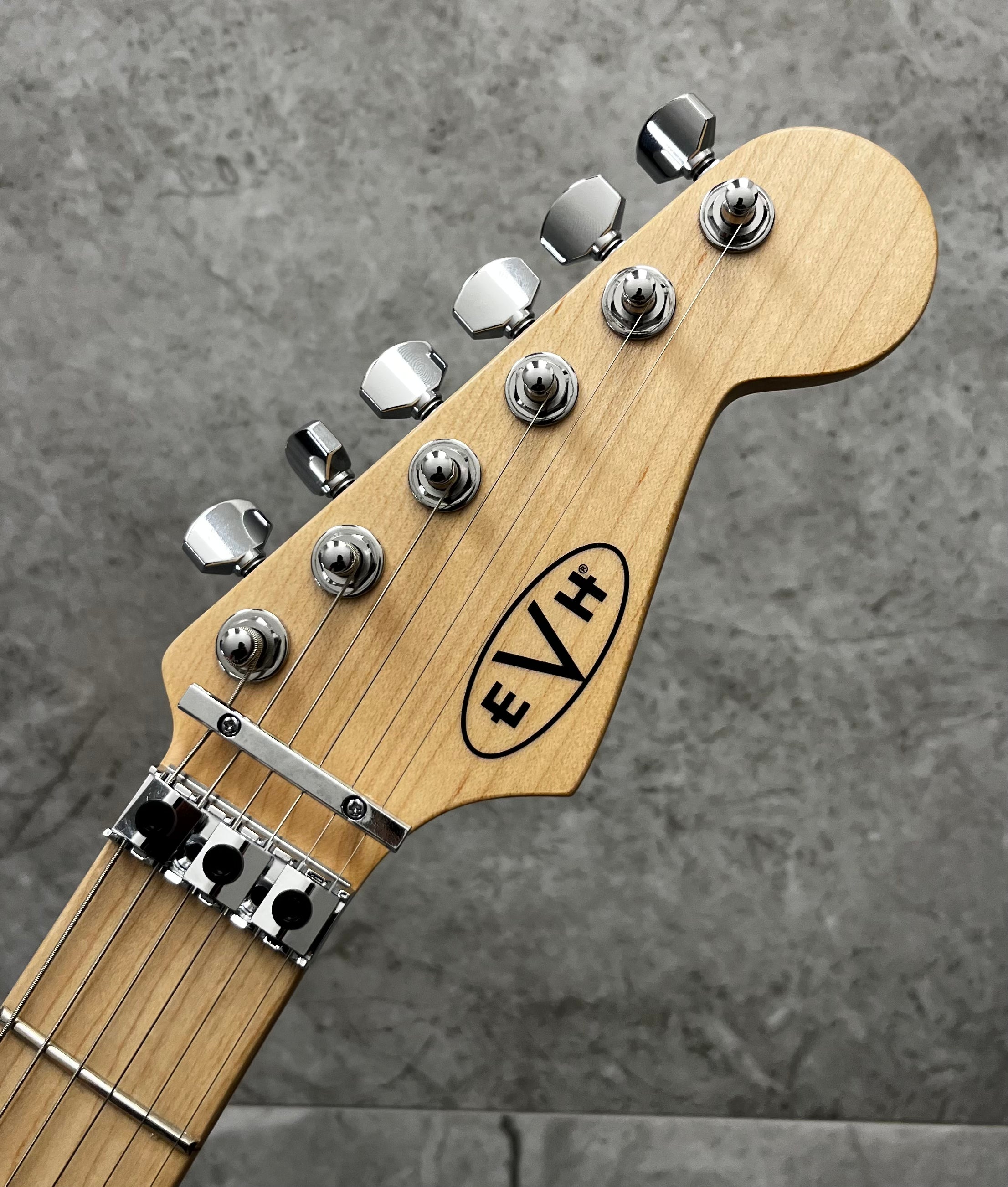 EVH Striped Series Shapes RUDE Maple Fingerboard, White and Black W/ GIG BAG 510-7902-381 SERIAL NUMBER EVH2601148 - 7 LBS 12 OZ
