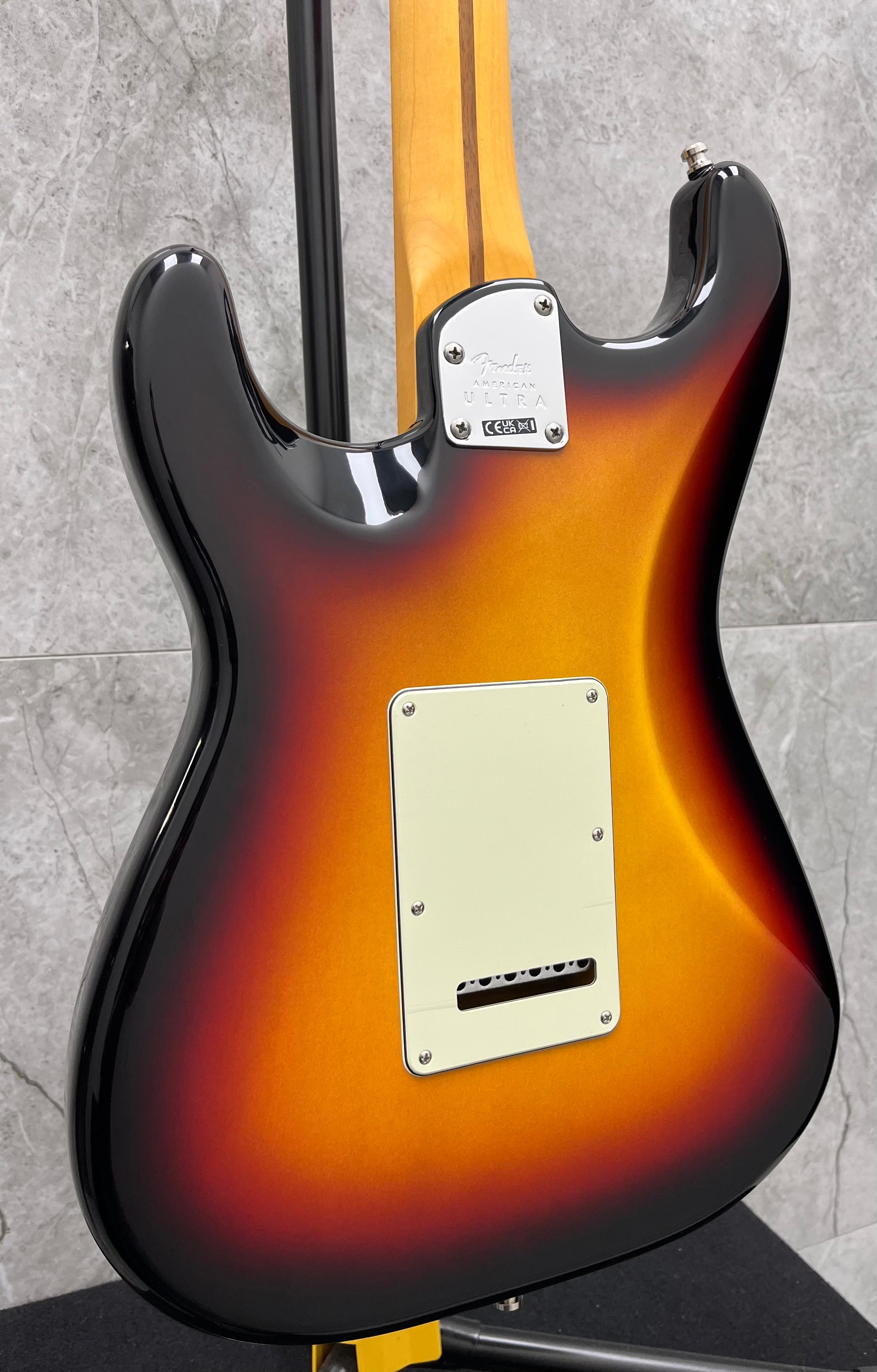 Fender American Ultra Stratocaster HSS Maple Fingerboard