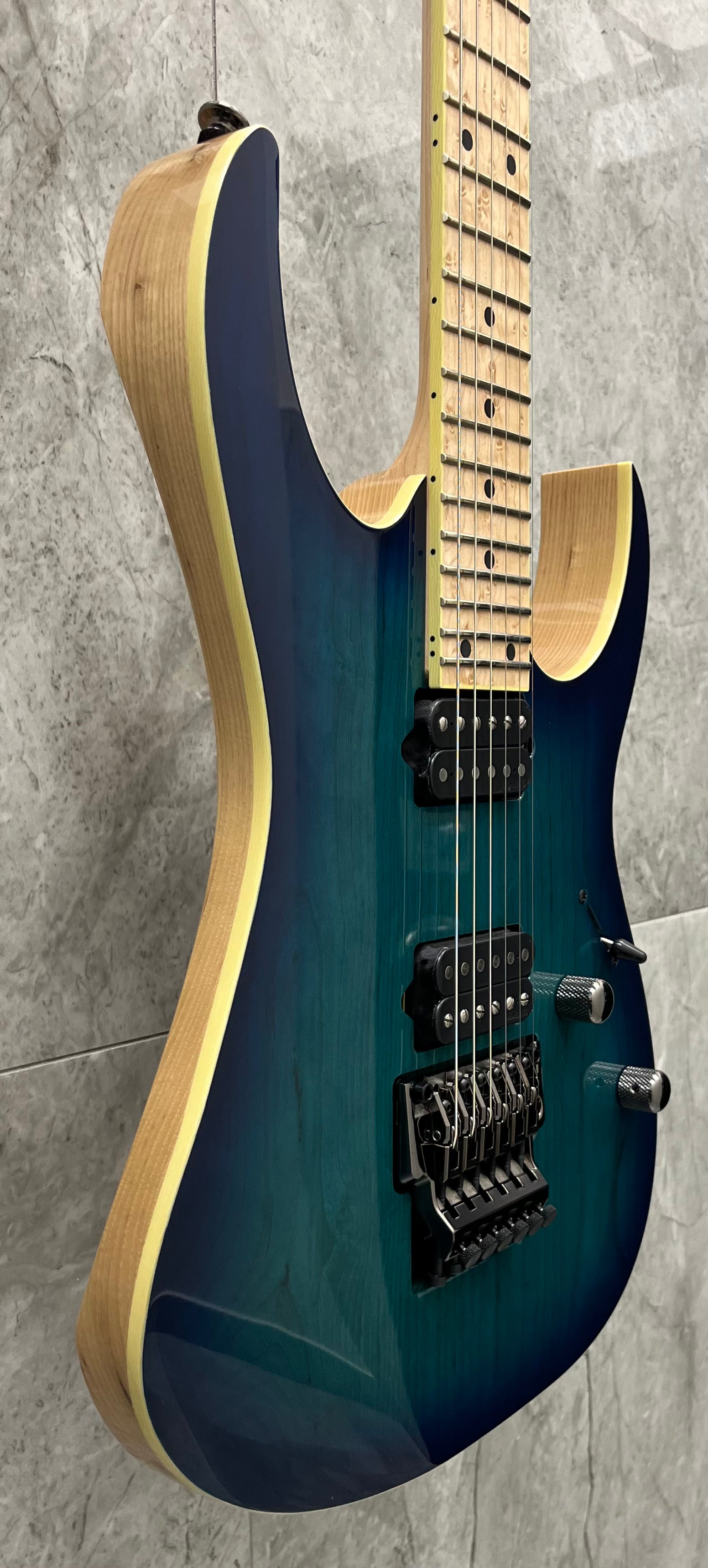 Ibanez Made in Japan RG652AHMNGB RG Prestige W/ CASE - Nebula Ibanez Made in Japan RG652AHMNGB RG Prestige W/ CASE - Nebula
