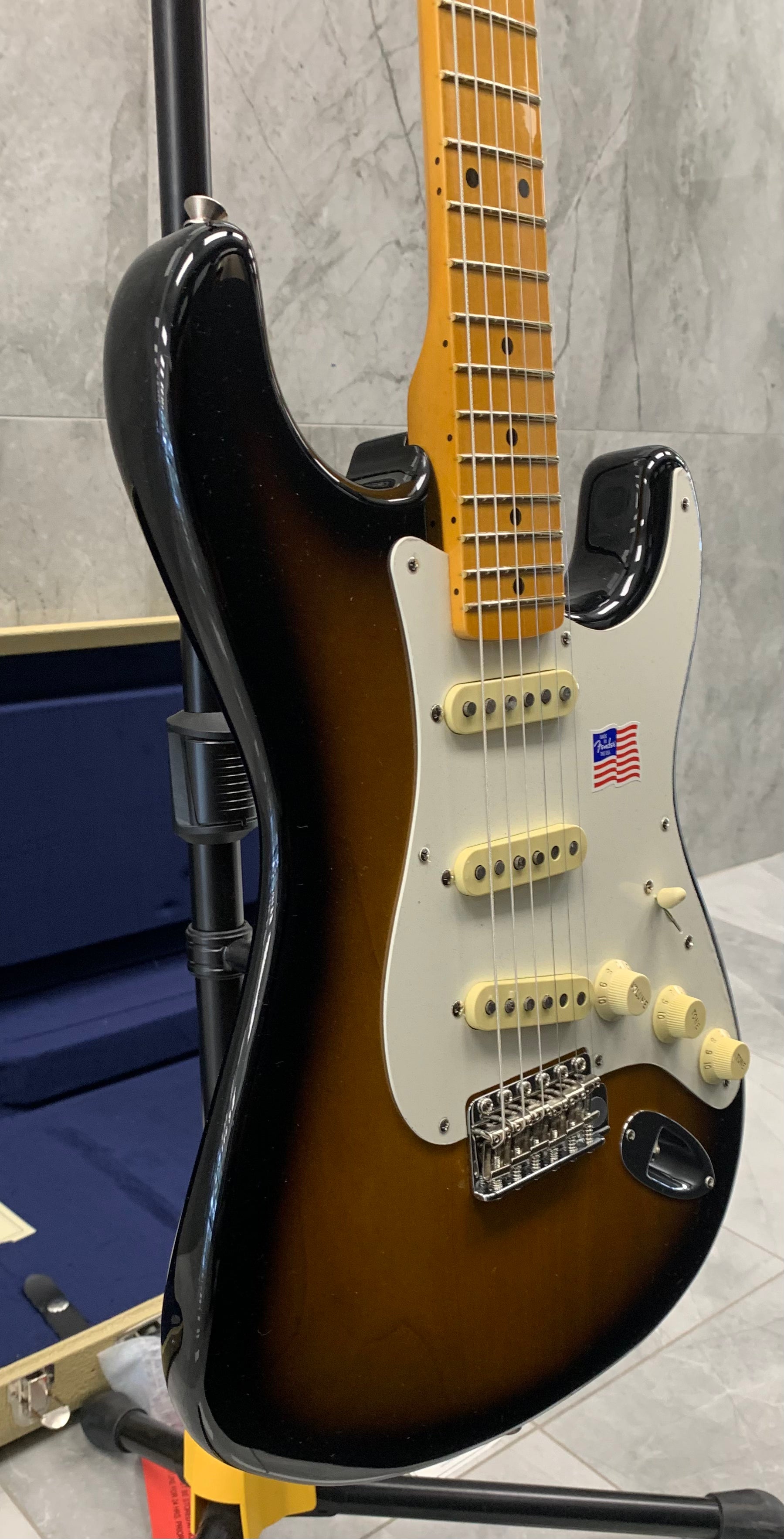 Fender Eric Johnson Stratocaster, Maple Fingerboard, 2 Color Sunburst 0117702803