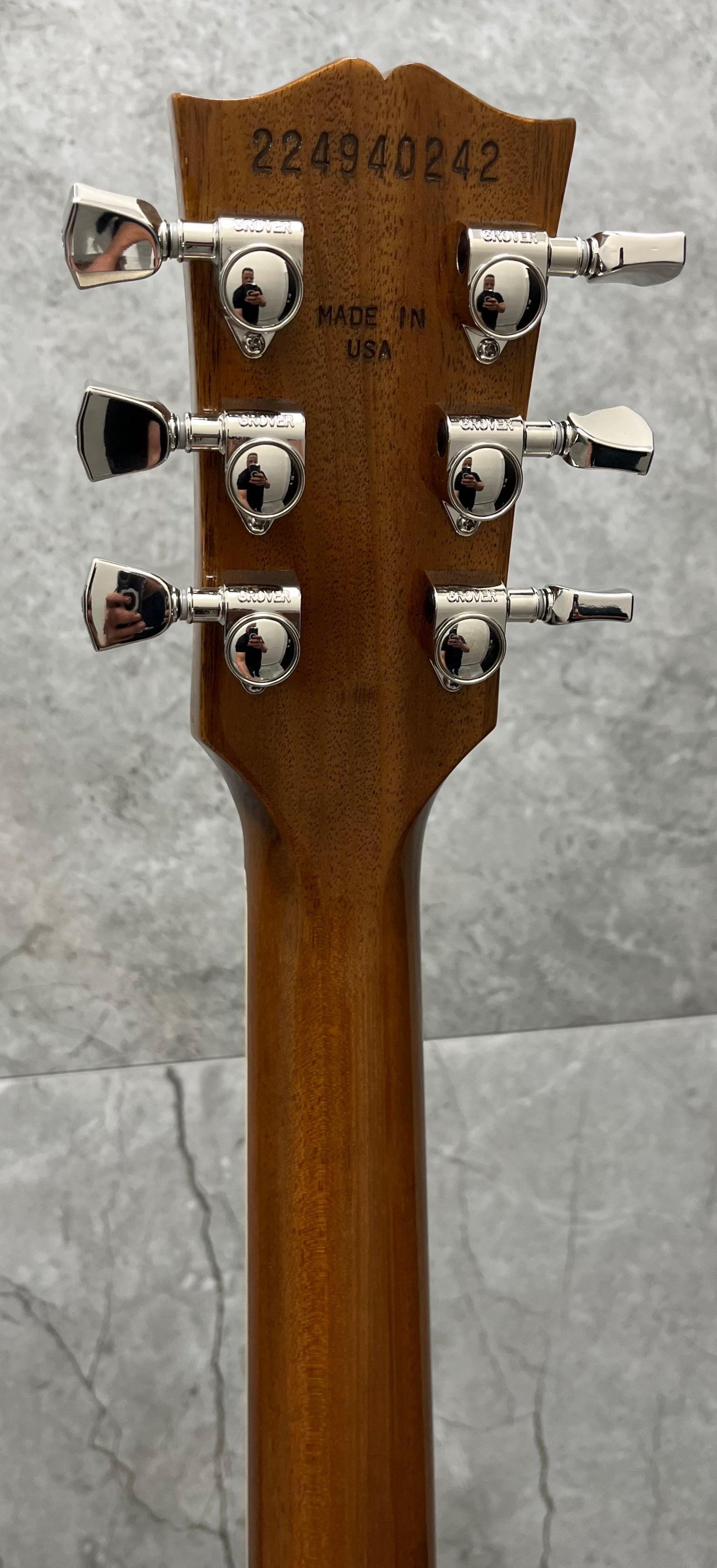 Gibson USA Les Paul Studio Session Electric Guitar with Softshell Case - Honey Burst LPSTAA01HBCH SERIAL NUMBER 224940242 - 8.0 LBS