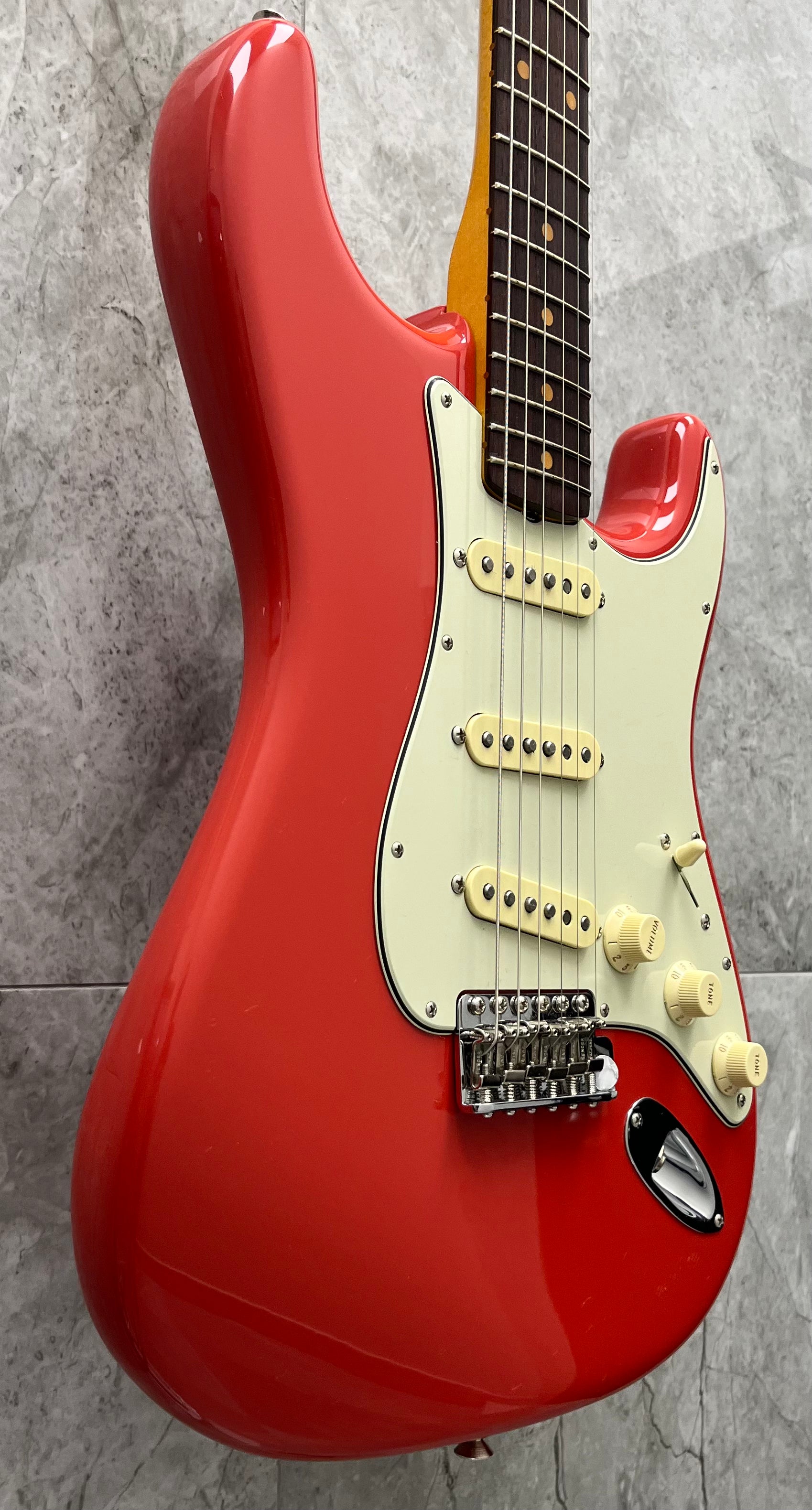 Fender American Vintage II 1961 Stratocaster Rosewood Fingerboard, Fiesta Red 0110250840 SERIAL NUMBER V2329163 - 7 LBS 13 OZ USED SPECIAL MINT