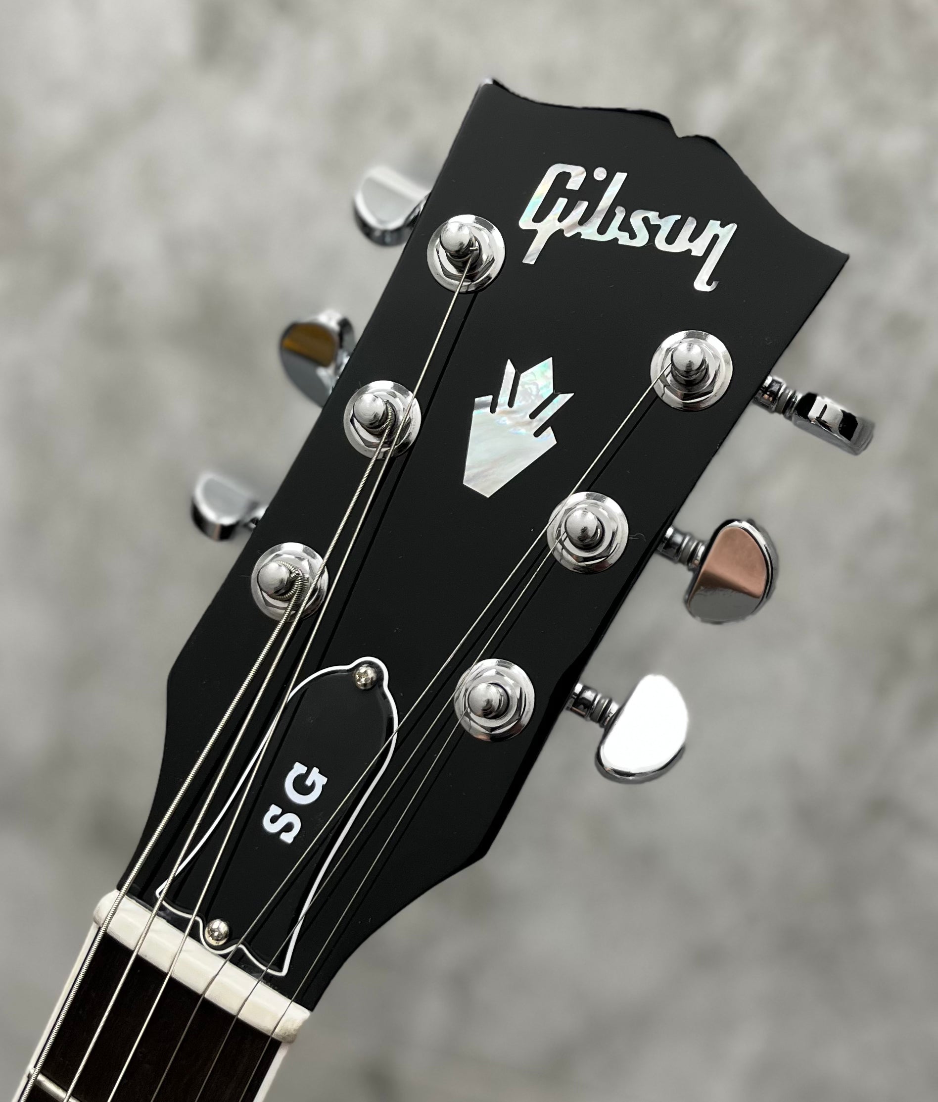 Gibson USA SG Standard Electric Guitar with Softshell Case - Ebony Silverburst SGSG23BSCH SERIAL NUMBER 232540103 - 6 LBS 5 OZ