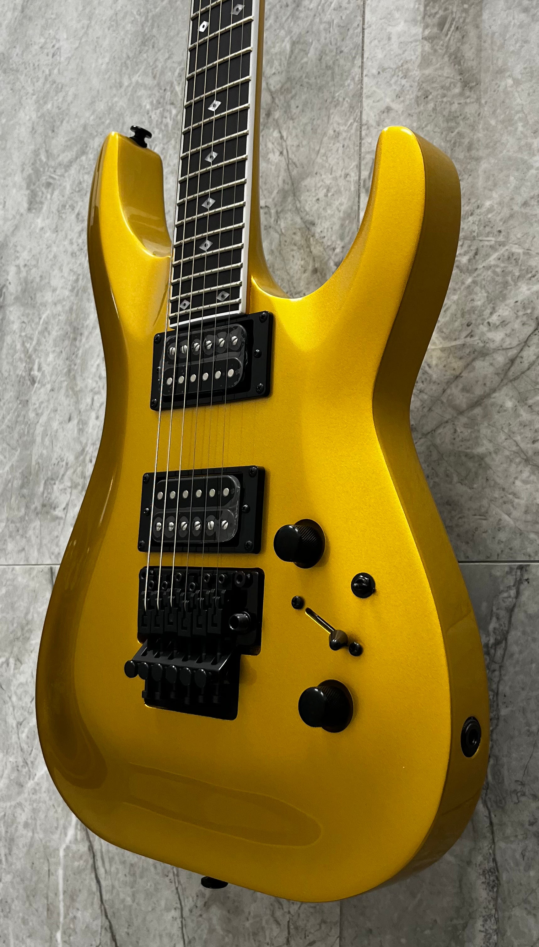 Kramer 50th Anniversary SM-1 HH Electric Guitar with Gig bag - Anniversary Gold K50SM SERIAL NUMBER 26012901345 - 6 LBS 9 OZ