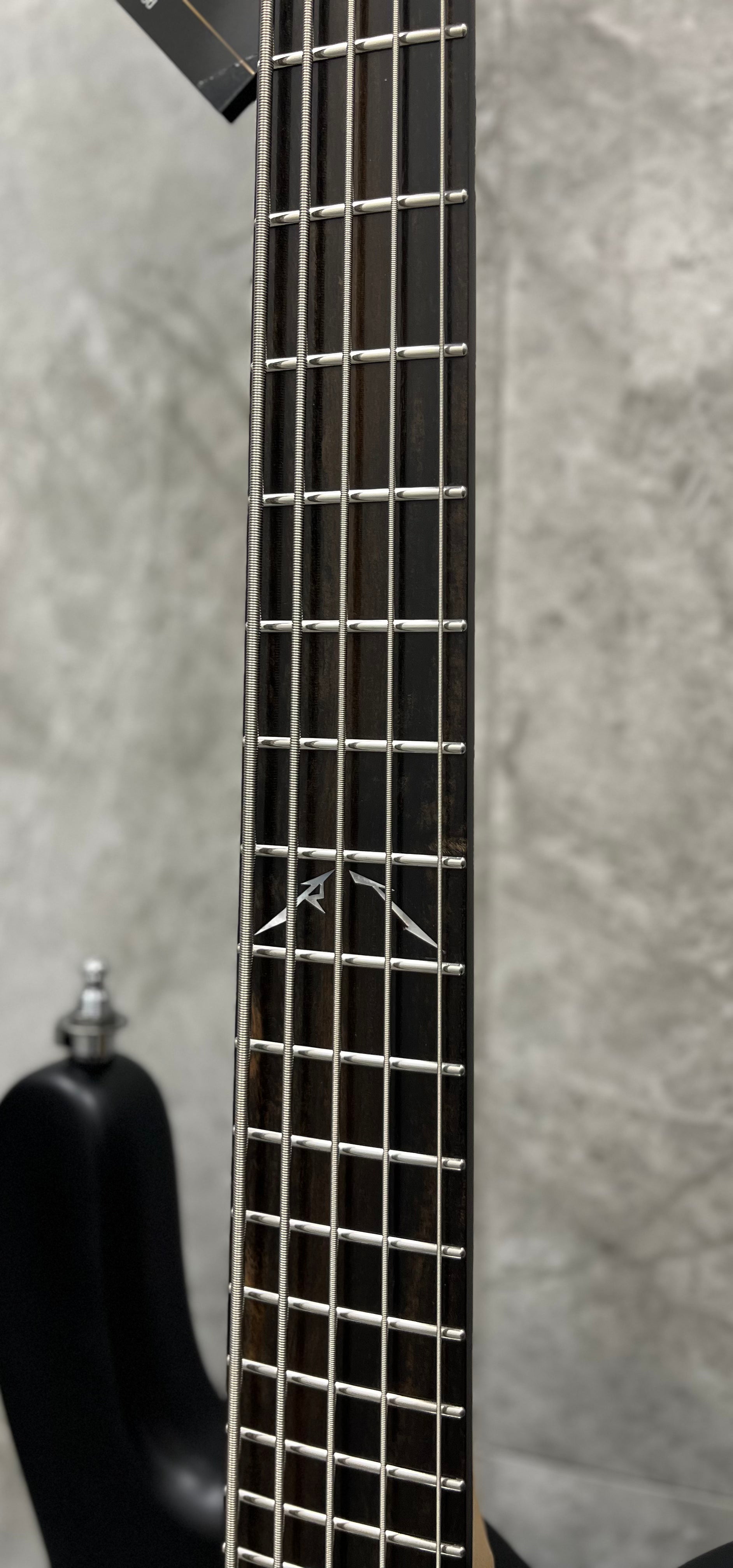 Warwick RockBass Artist Line Robert Trujillo Metallica 5 String - Solid Black Satin BA194593AAALDFR SERIAL NUMBER RB A 571892 26 - 8 LBS 12 OZ
