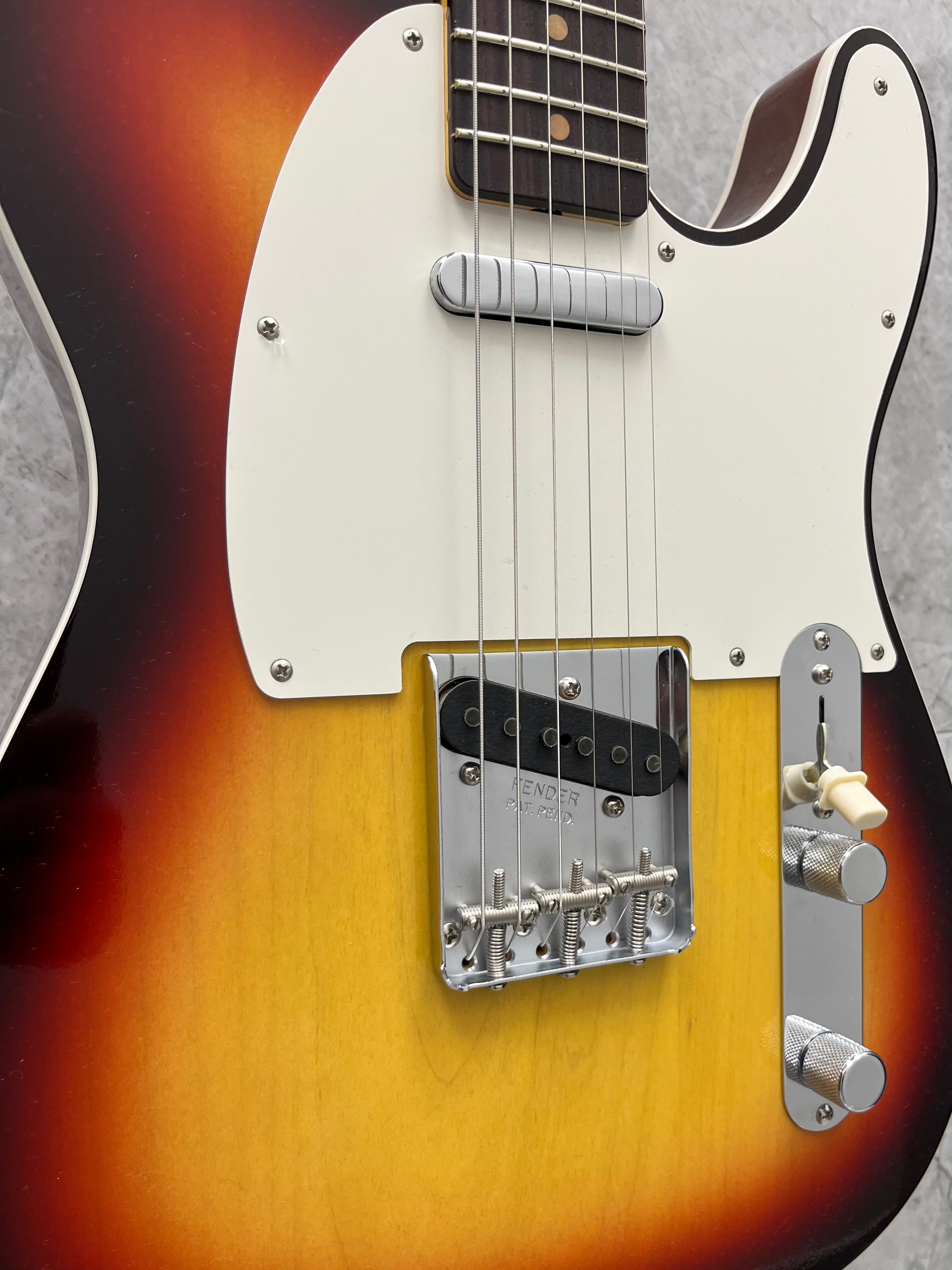 FENDER CUSTOM SHOP Vintage Custom 1959 Telecaster Custom NOS, Rosewood Fingerboard, Chocolate 3-Color Sunburst 9235000564 SERIAL NUMBER R146546 - 7.4 LBS