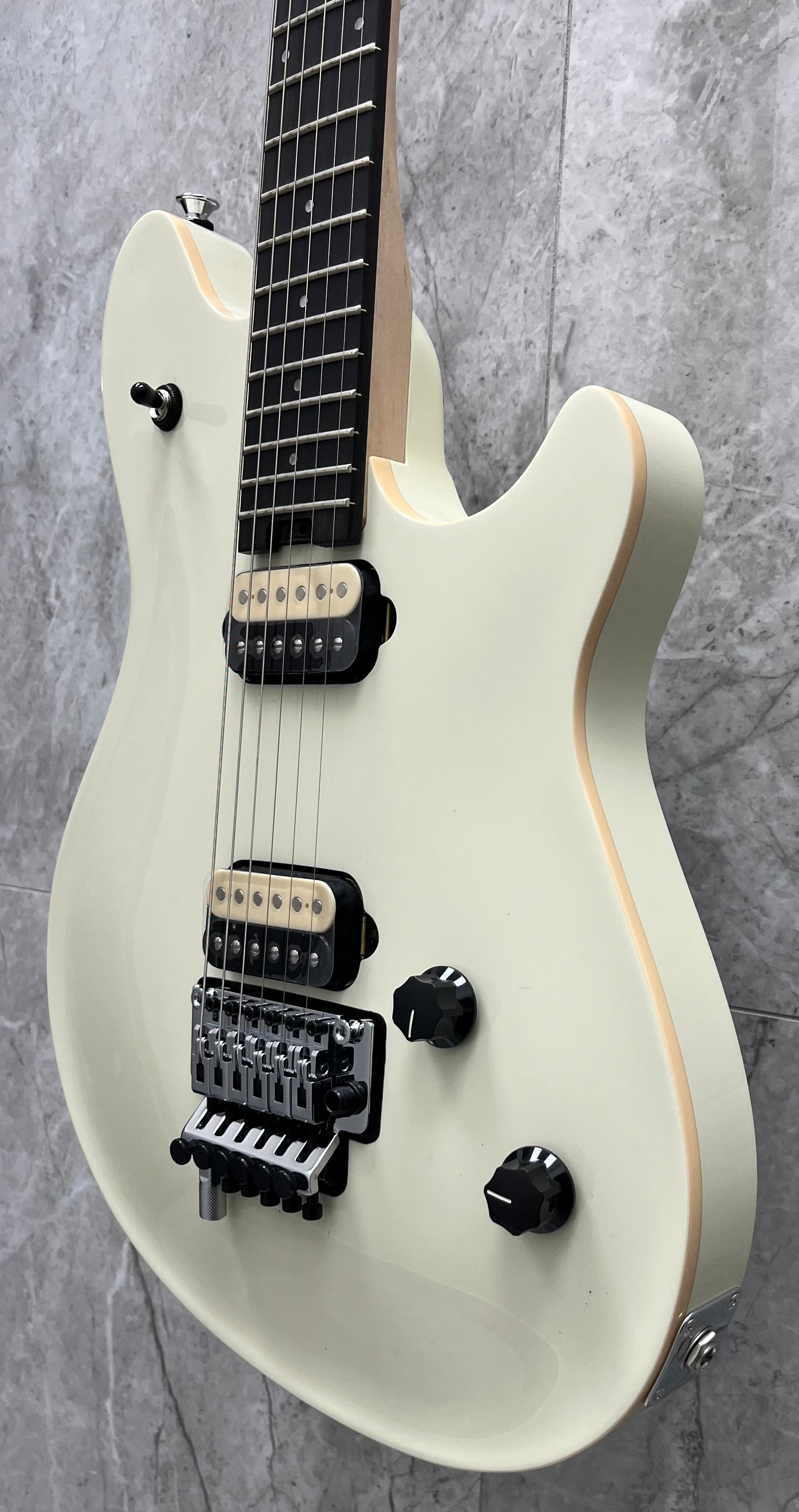 EVH Wolfgang Special Ebony Fingerboard Ivory 5107701549 SERIAL NUMBER WG231828M - 7.6 LBS