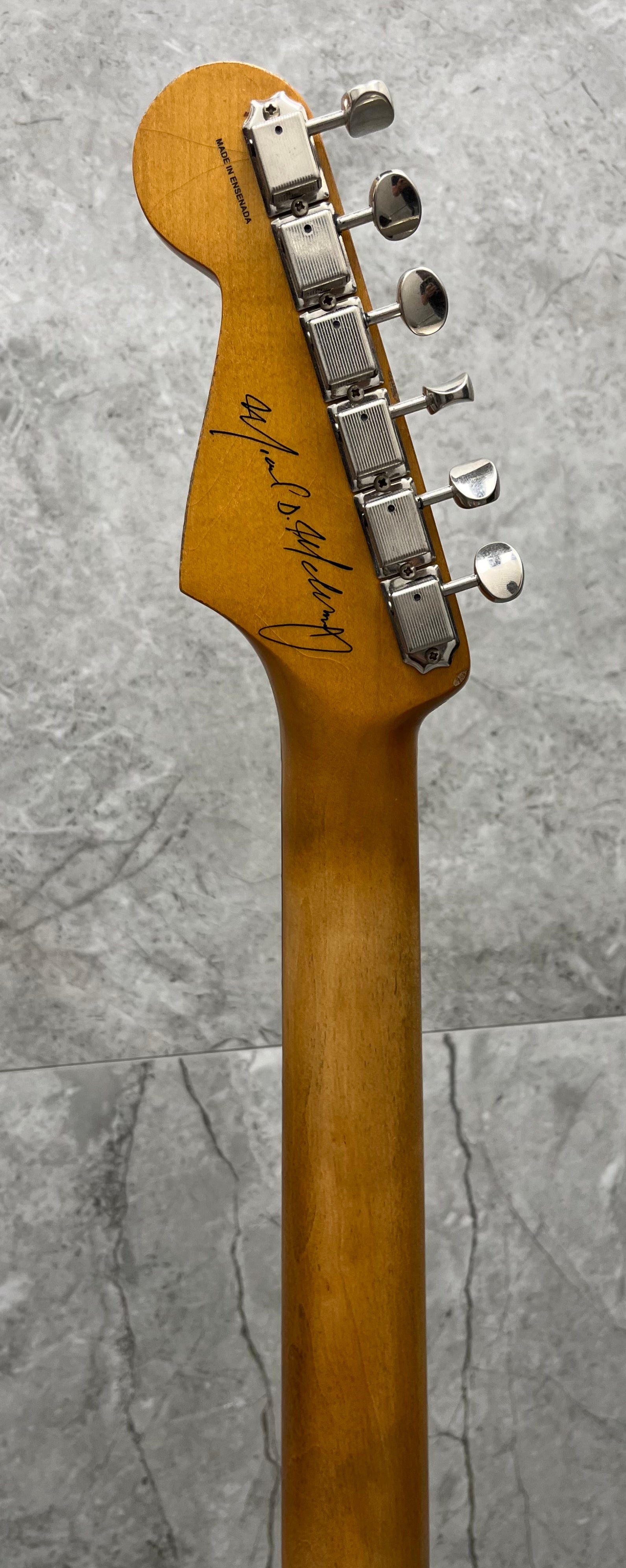 FENDER Mike McCready Stratocaster Rosewood Fingerboard, 3-Color Sunburst 0145310700 SERIAL NUMBER MM04398 - 7 LBS 11 OZ