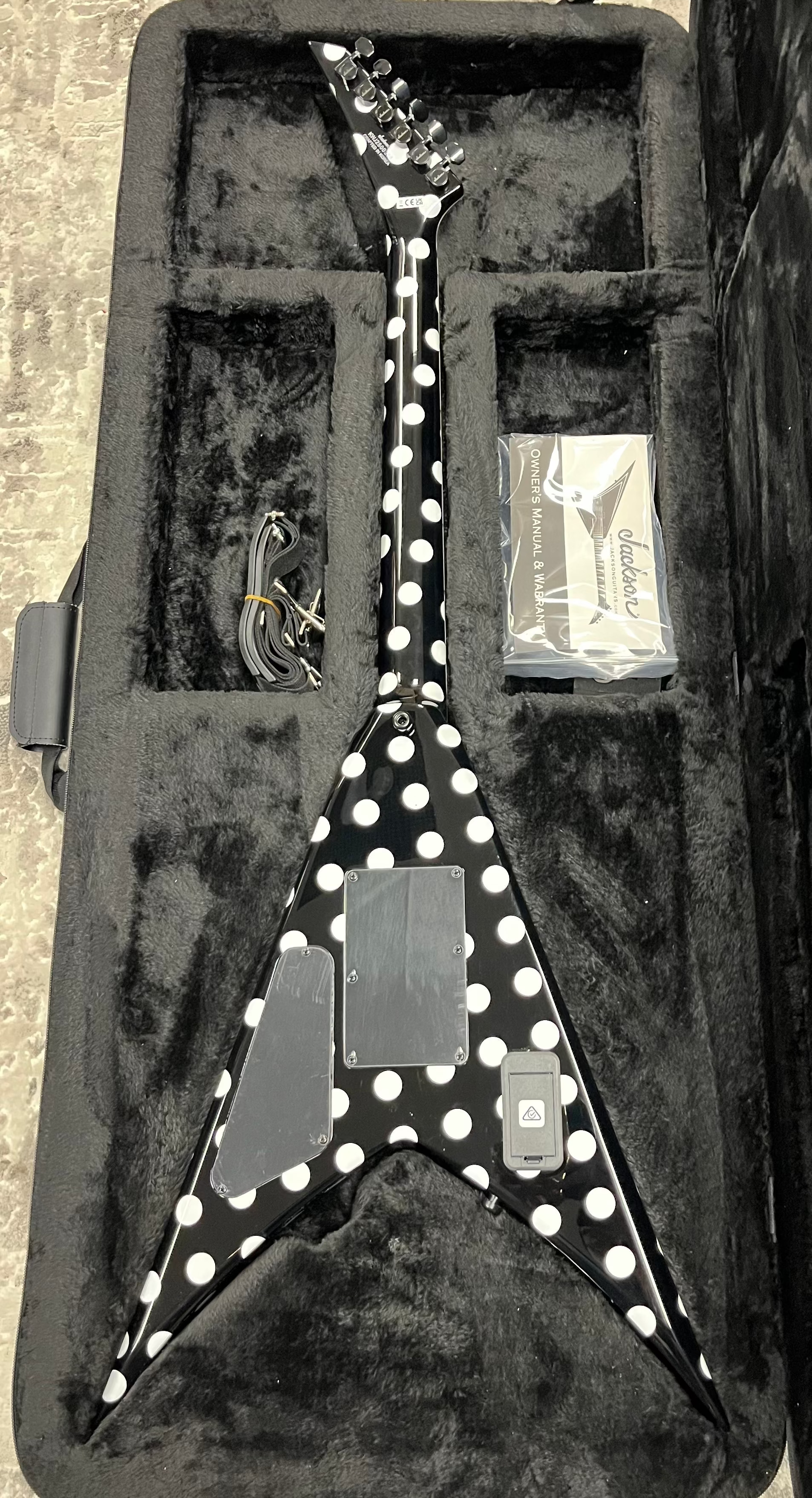 Jackson Pro Plus Signature Phil Demmel King V KV, Ebony Fingerboard, Polka Dot 2912949800 SERIAL NUMBER KWJ2500386 - 7 LBS 8 OZ