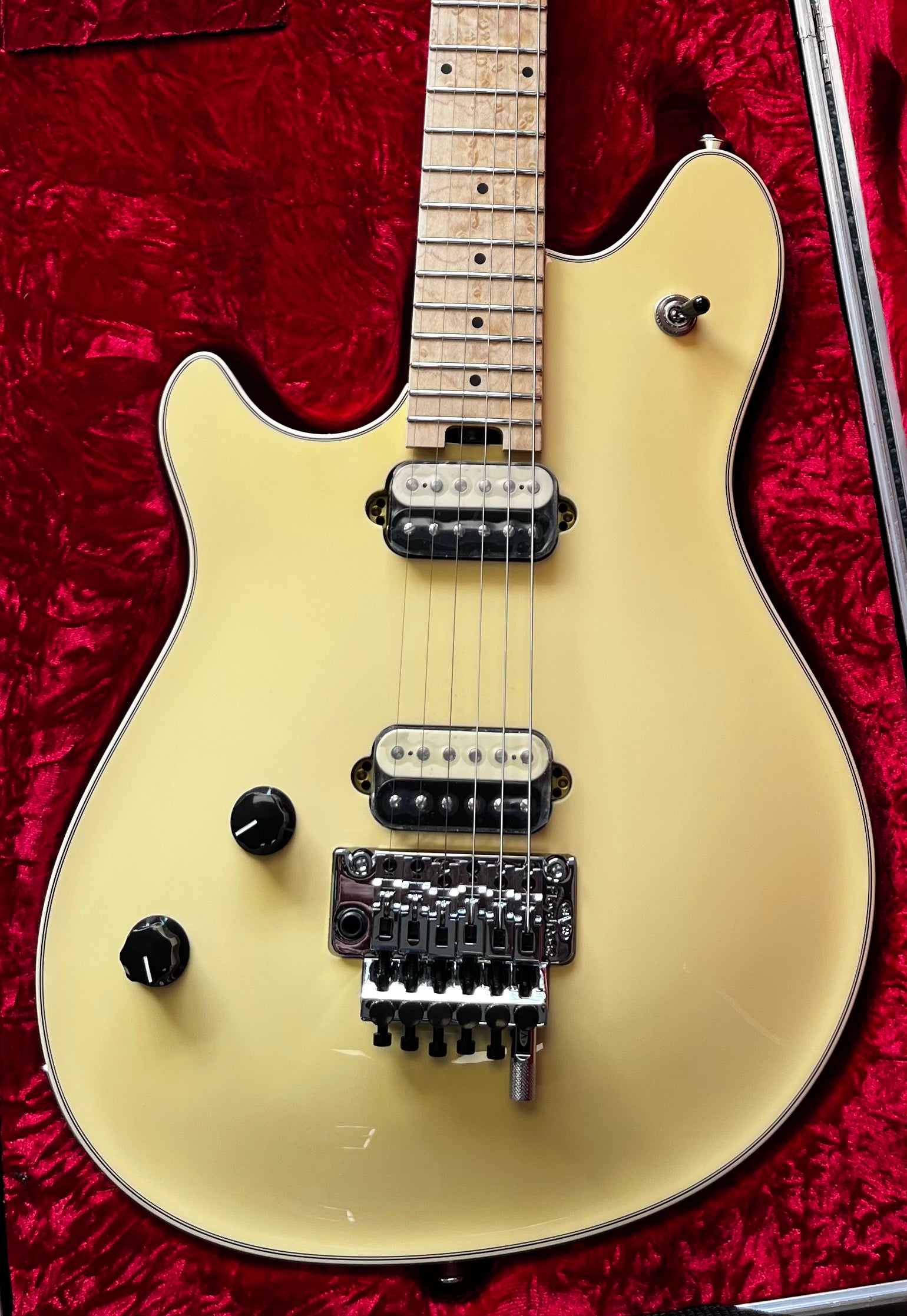 EVH USA Wolfgang USA Left Hand Birdseye Maple Fingerboard, Vintage White 5107910886 SERIAL NUMBER WG17796A - 7 LBS 11 OZ