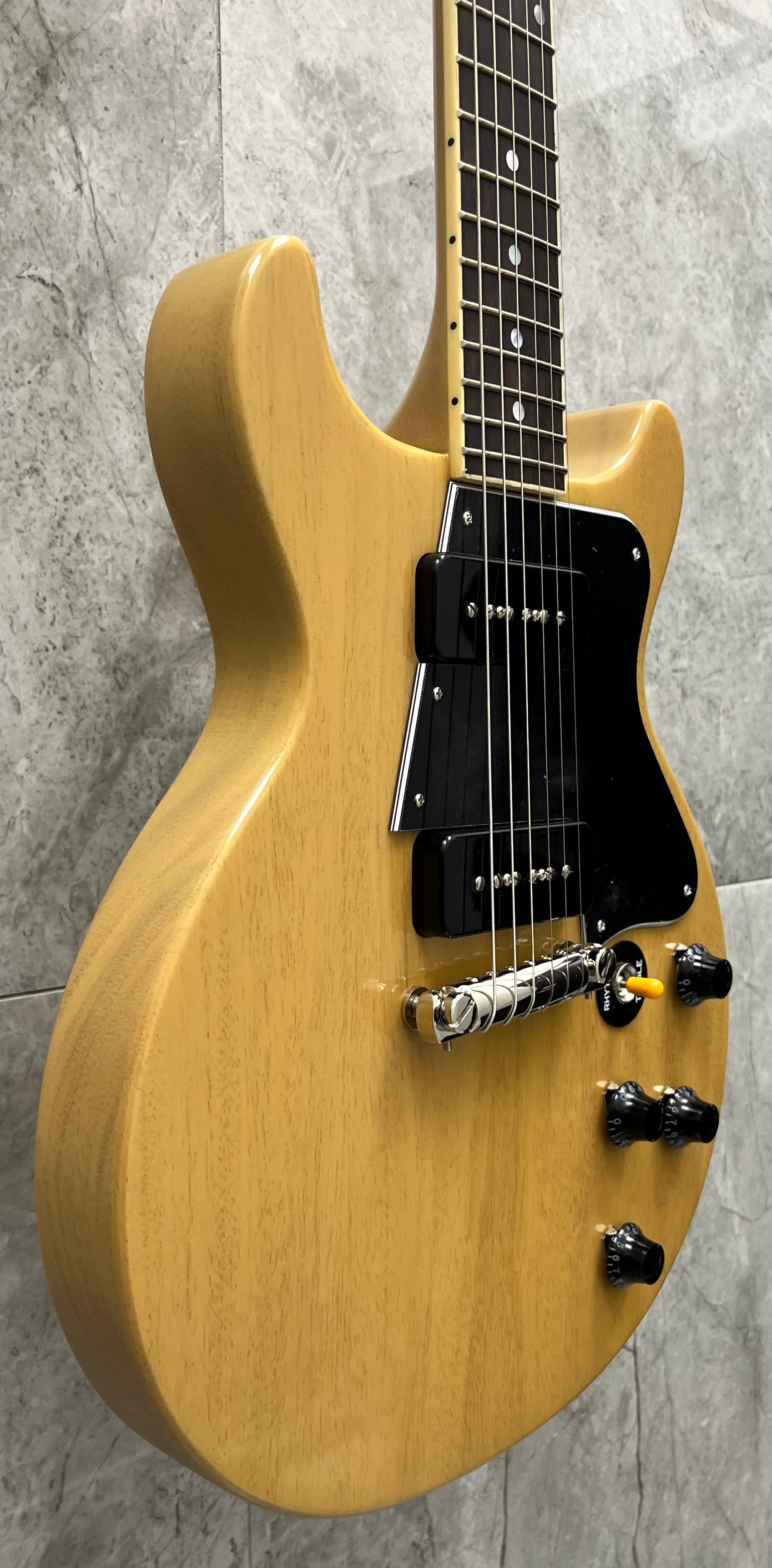 Epiphone 1960 Les Paul Special Double Cut Reissue Electric Guitar with Hardshell Case - TV Yellow ECLSR0TYNH SERIAL NUMBER 24121530689 - 7.0 LBS