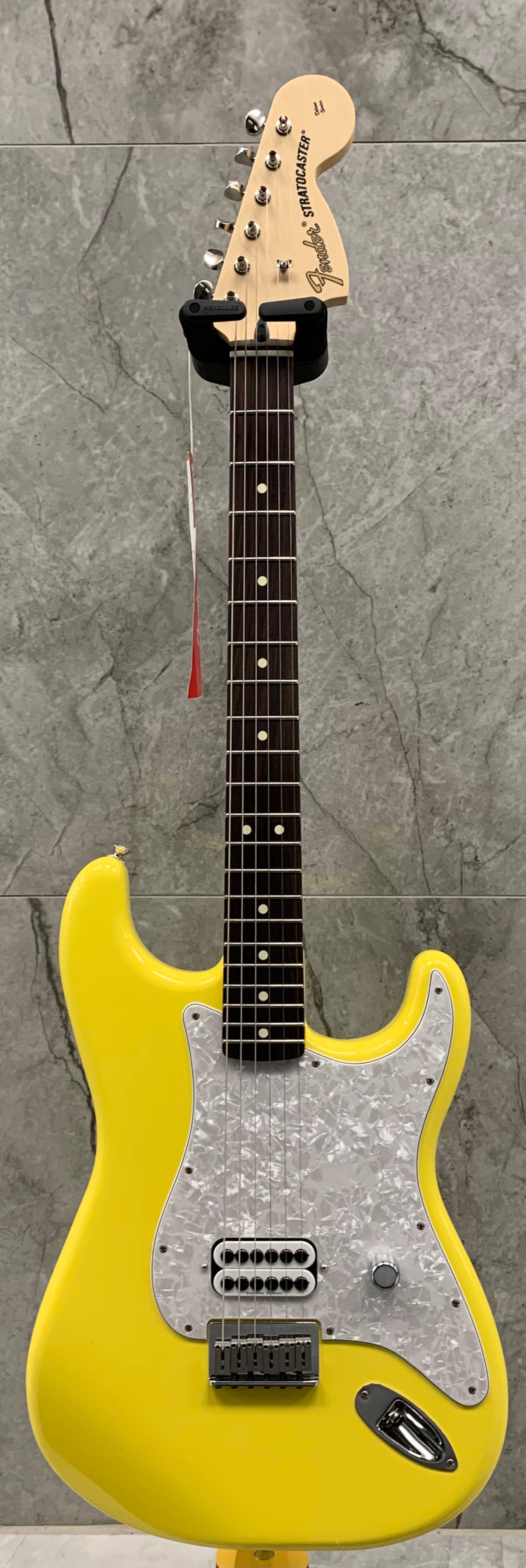 FENDER Limited Edition Tom Delonge Stratocaster, Rosewood Fingerboard, Graffiti Yellow 0148020363