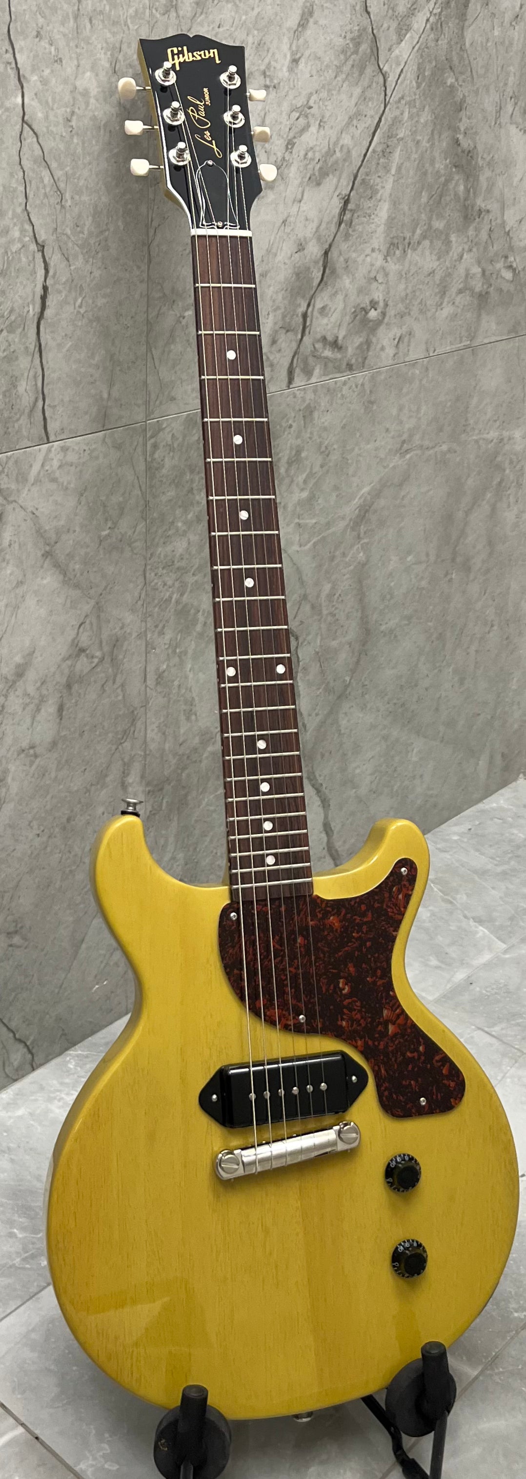 Gibson USA Les Paul JR Junior Double Cut In TV Yellow With Hard Shell Case LPJDTORT24TVNH SERIAL NUMBER 209850031 - 7 lbs 12 OZ