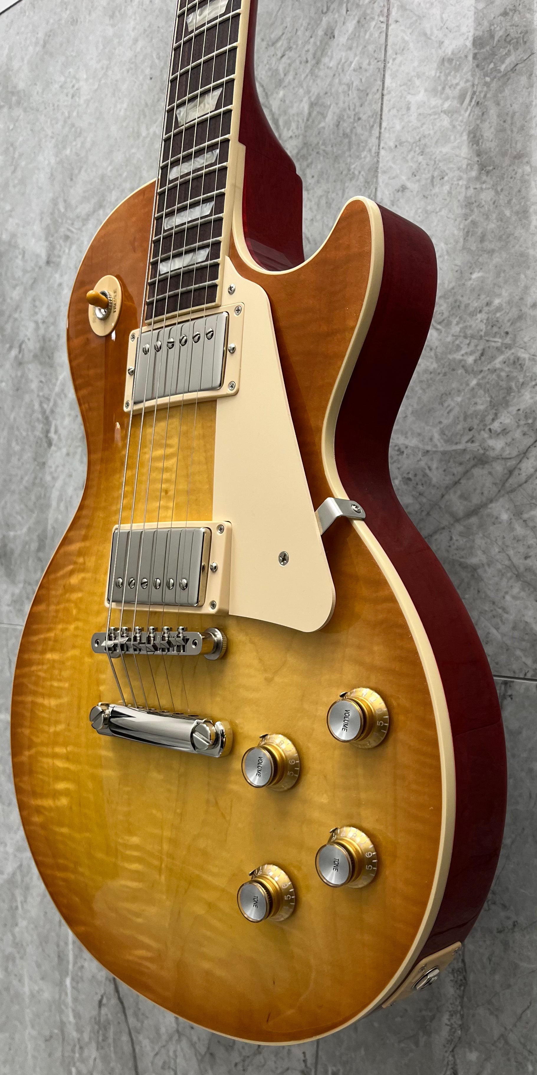 Gibson USA Les Paul Standard 60s FIGURED FLAME TOP LPS600UBNH Unburst SERIAL NUMBER 200440347 - 9.8 LBS
