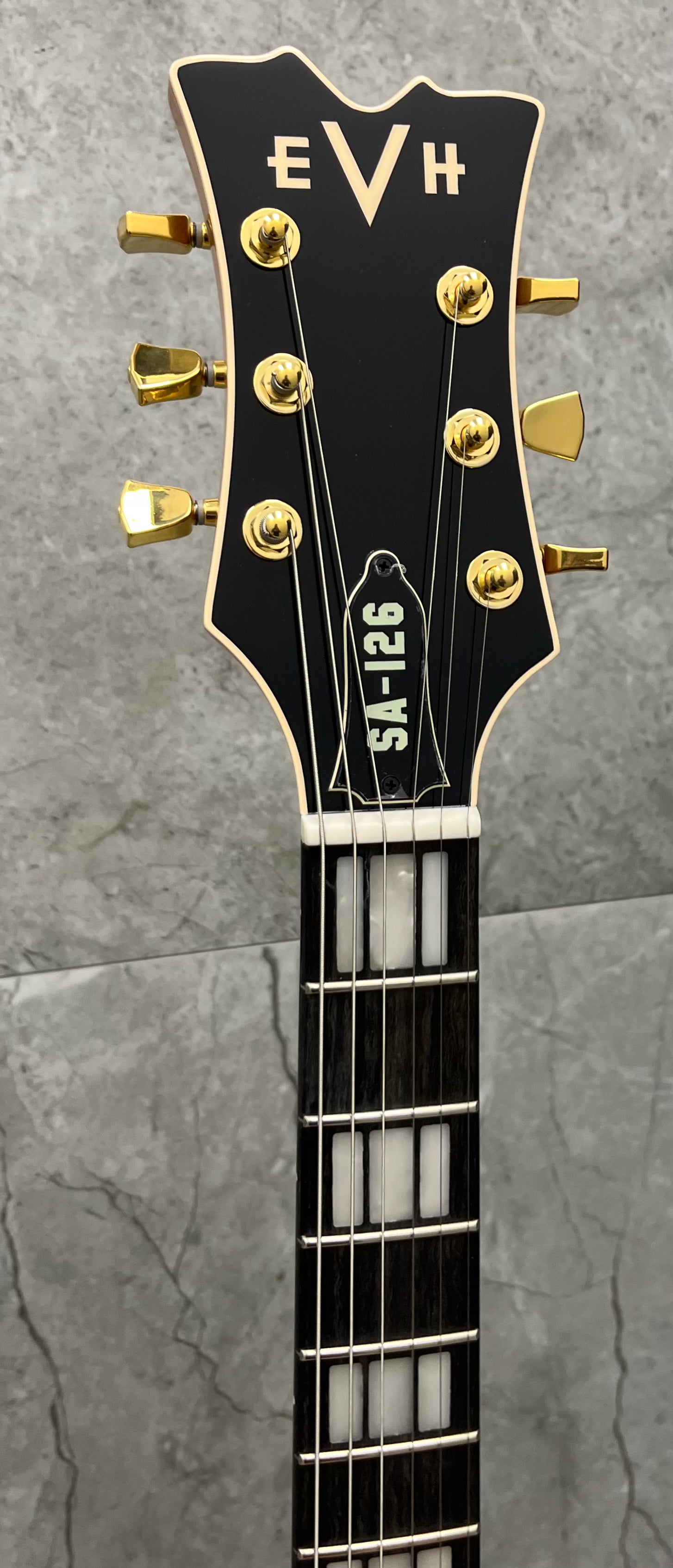 EVH SA-126 Special SEMI HOLLOW BODY QM, Tobacco Sunburst 5107726893 USED SPECIAL SERIAL NUMBER SA126241138 - 8.0 LBS