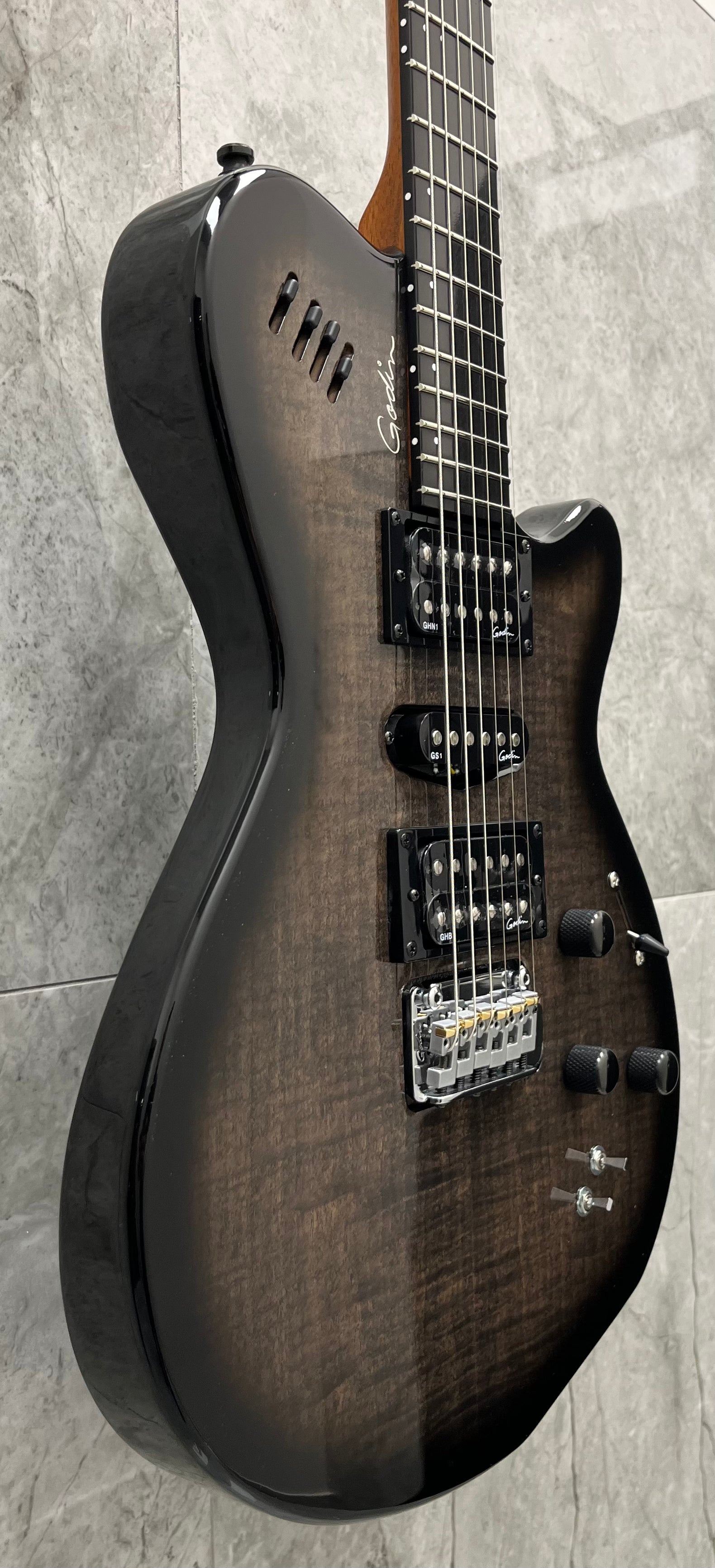 Godin Made in Canada xtSA Trans Black Flame 025503 SERIAL NUMBER 22162102 - 7.8 LBS
