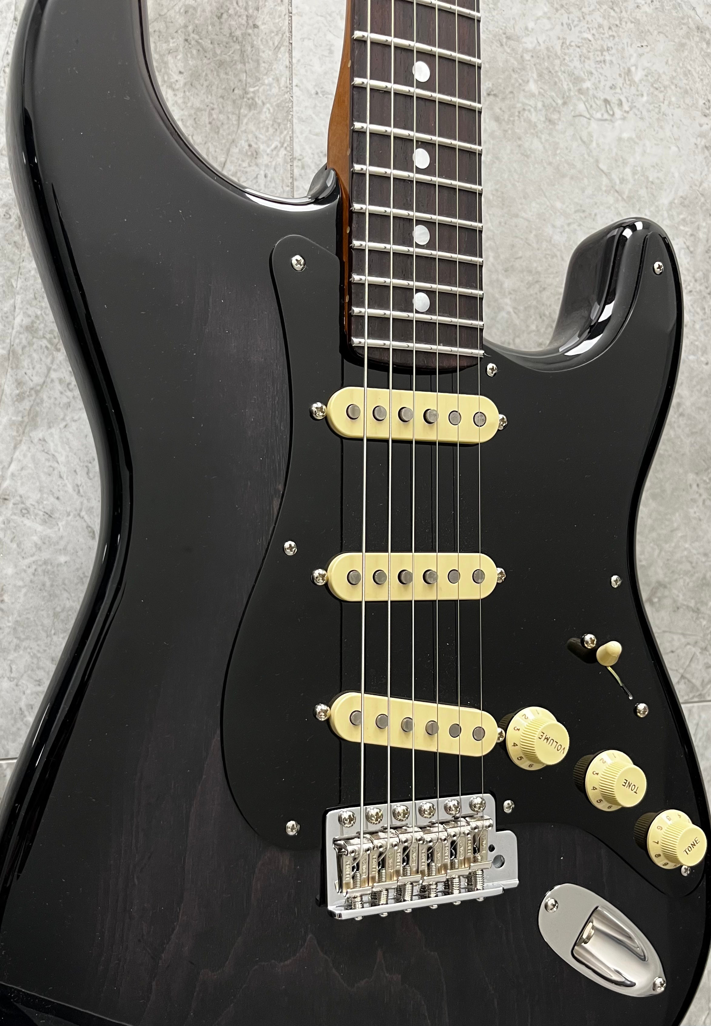 Fender USA Custom Shop American Custom Stratocaster NOS - Transparent Ebony 9235700261 SERIAL NUMBER 20235 - 7 LBS 9 OZ