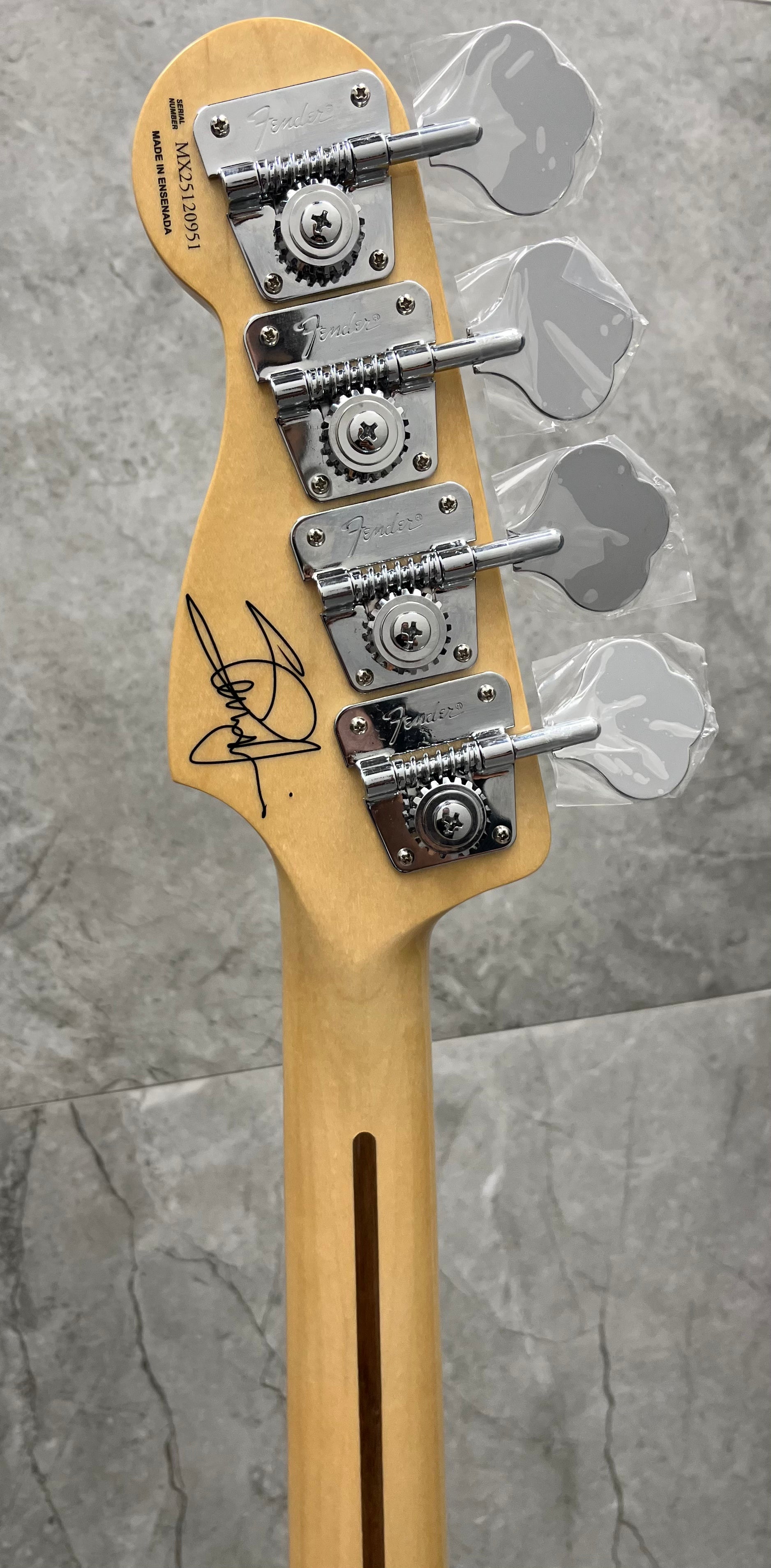 Fender Steve Harris Precision Bass, Maple Fingerboard, Olympic White 0141032305 SERIAL NUMBER MX25120951 - 11 LBS 12 OZ