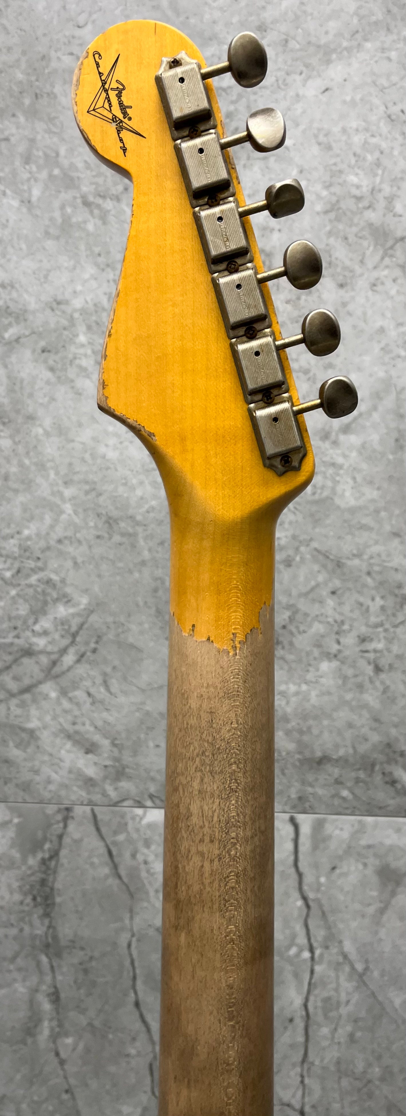 Fender Custom Shop 1963 Stratocaster Super Heavy Relic 3A Rosewood Fingerboard, Super Faded Aged Surf Green over 3-Color Sunburst 9236091095 SERIAL NUMBER CZ582480 - 7.4 LBS
