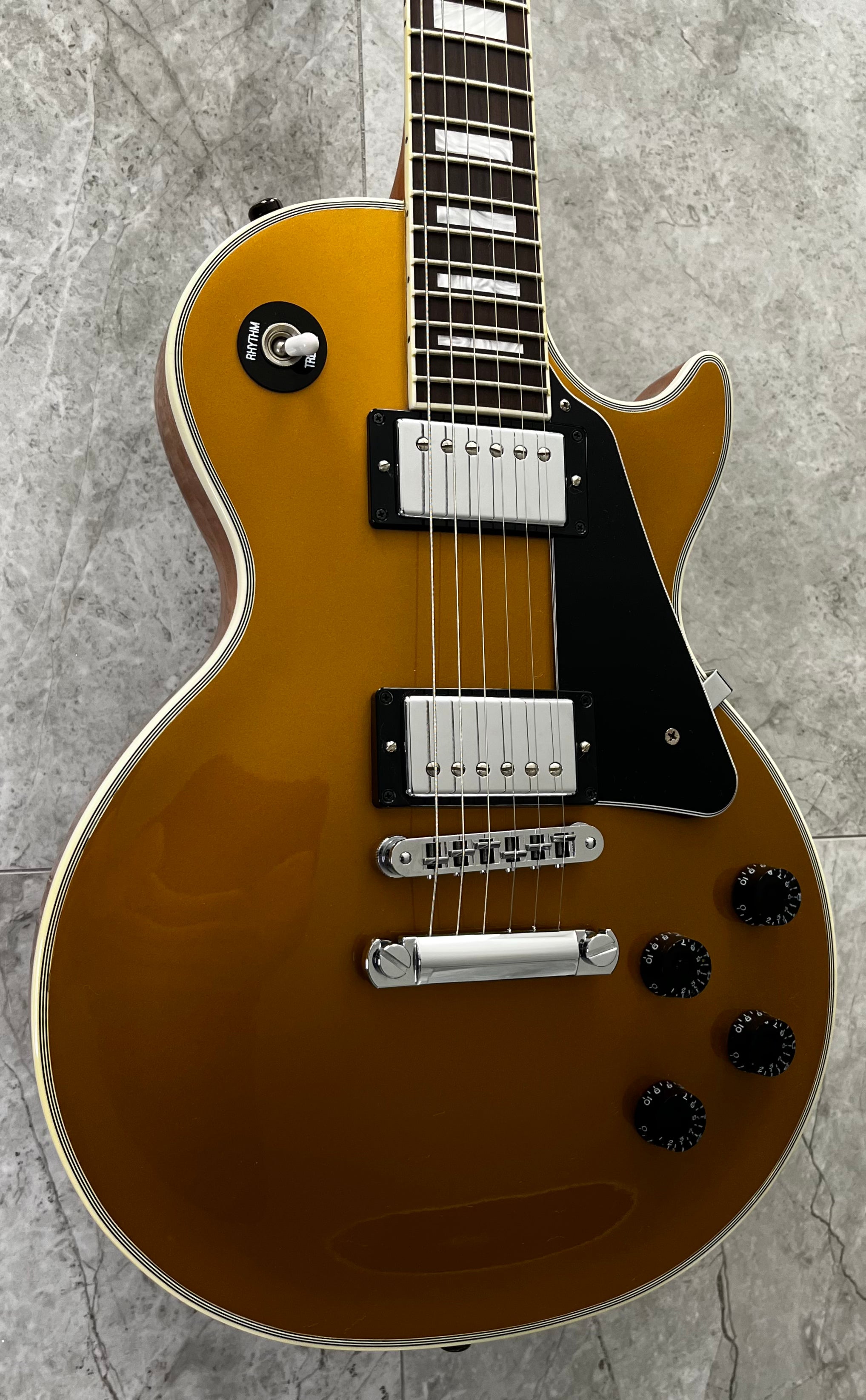 Gibson USA Les Paul Custom Classic Gold Top  - Consignment - USED SPECIAL 2012 - EXCELLENT CONDITION - SERIAL NUMBER 127211312 - 9 LBS 6 OZ