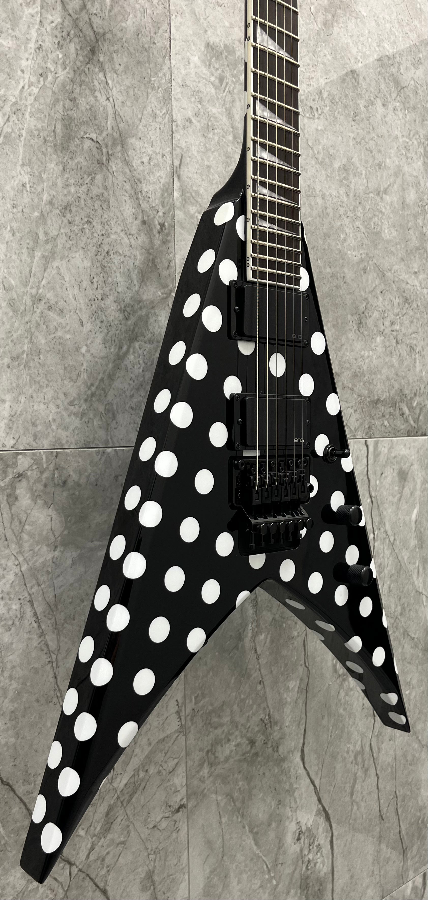 Jackson Pro Plus Signature Phil Demmel King V KV, Ebony Fingerboard, Polka Dot 2912949800 SERIAL NUMBER KWJ2500386 - 7 LBS 8 OZ