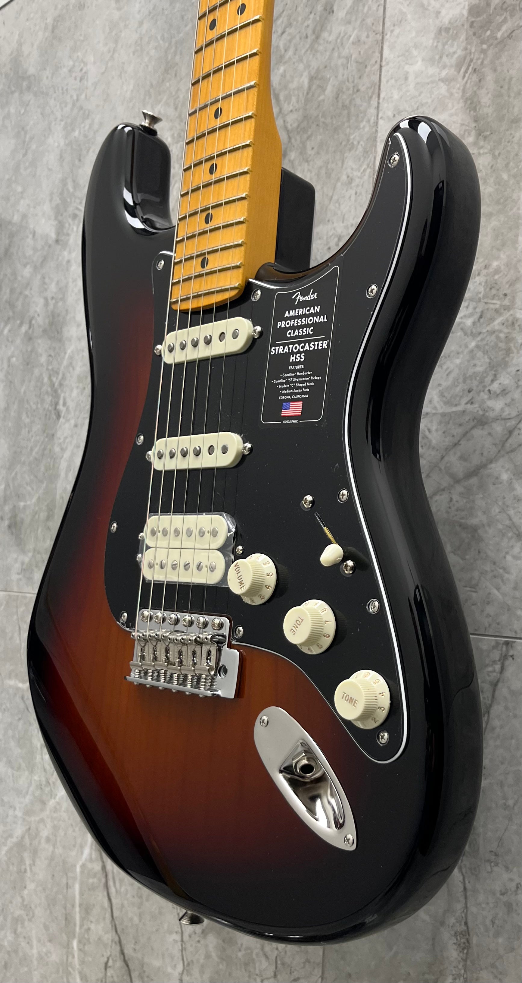 Fender American Professional Classic Stratocaster HSS Maple Fingerboard, 3-Color Sunburst 0114952300 SERIAL NUMBER US25097439 - 8.0 LBS