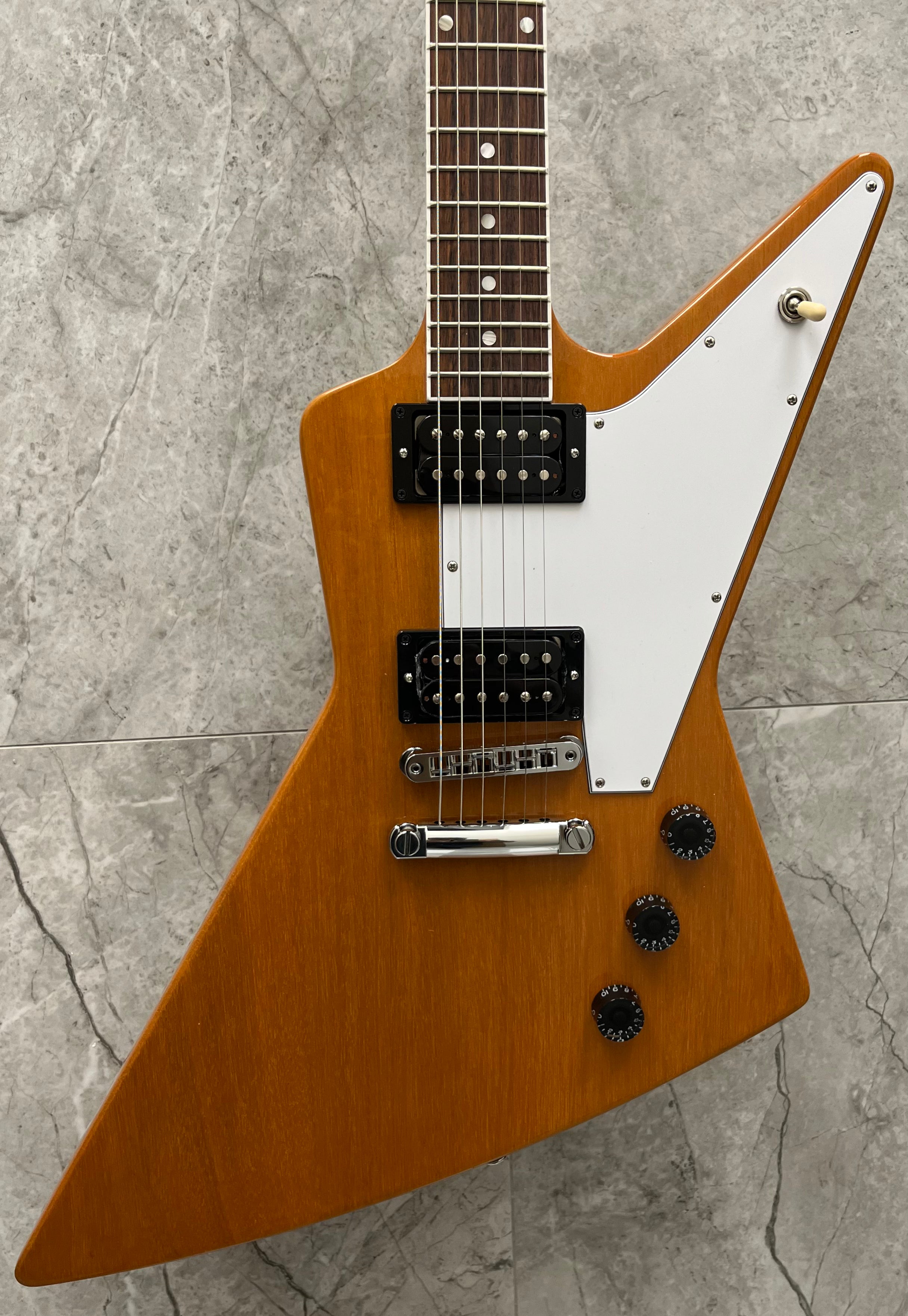 Gibson USA 70s Explorer Antique Natural DSXS00ANCH SERIAL NUMBER 217550335 - 7.0 LBS