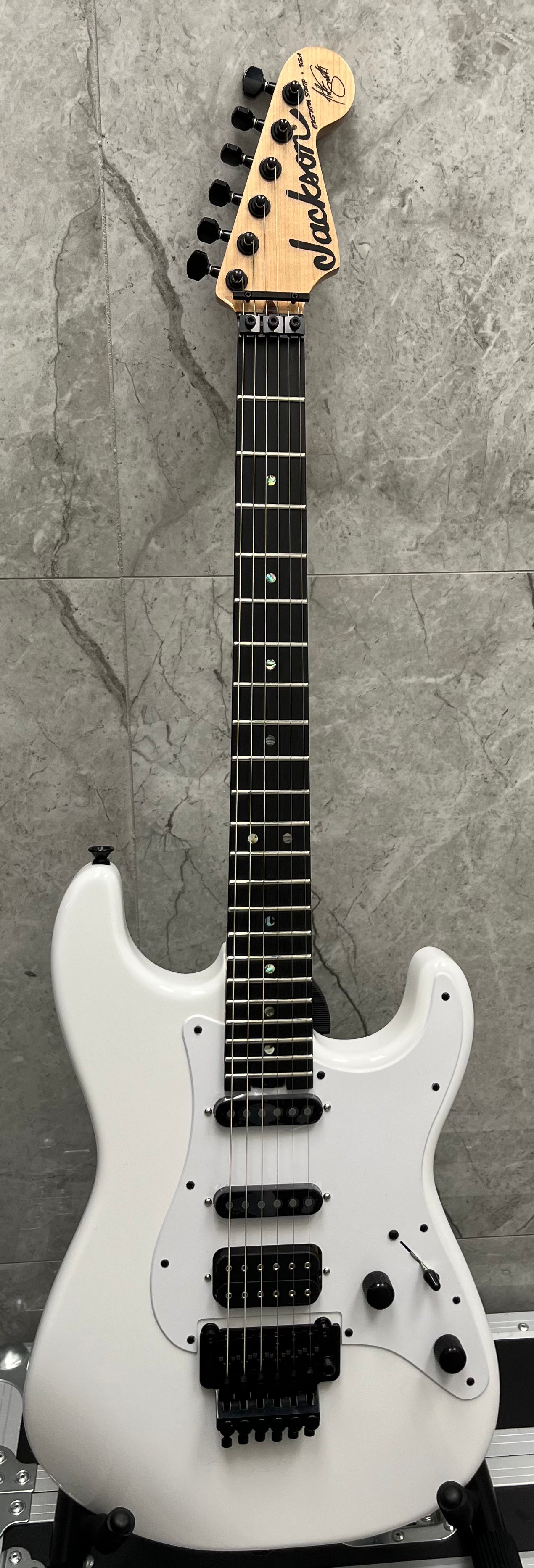 Jackson USA Adrian Smith San Dimas DK, Ebony Fingerboard, Snow White 2805053876 SERIAL NUMBER 010535 - 8 LBS 7 OZ