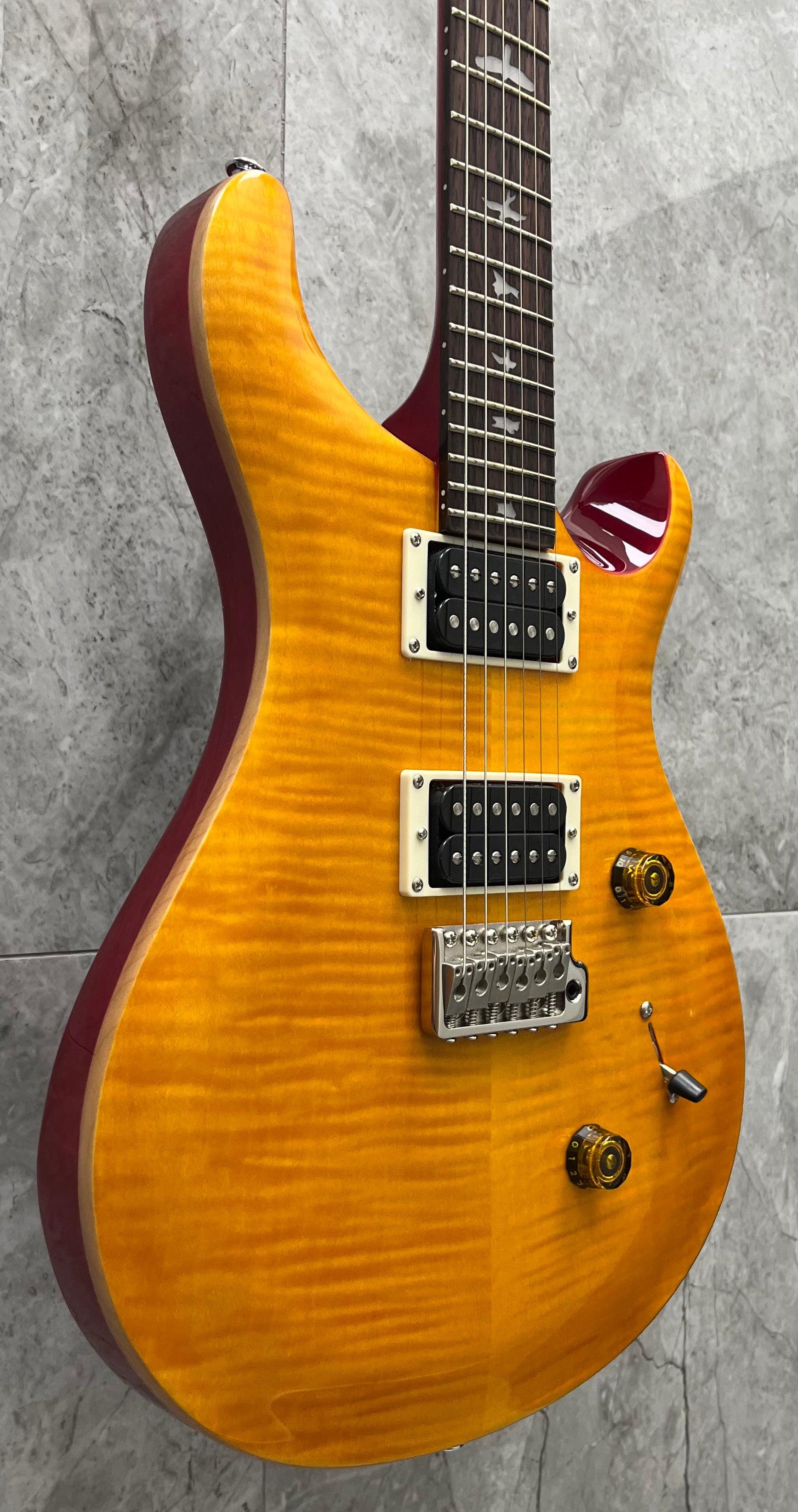 PRS GUITARS SE Custom 24  - Vintage Yellow 108193:VY SERIAL NUMBER CTIH010520 - 7 LBS 8 OZ