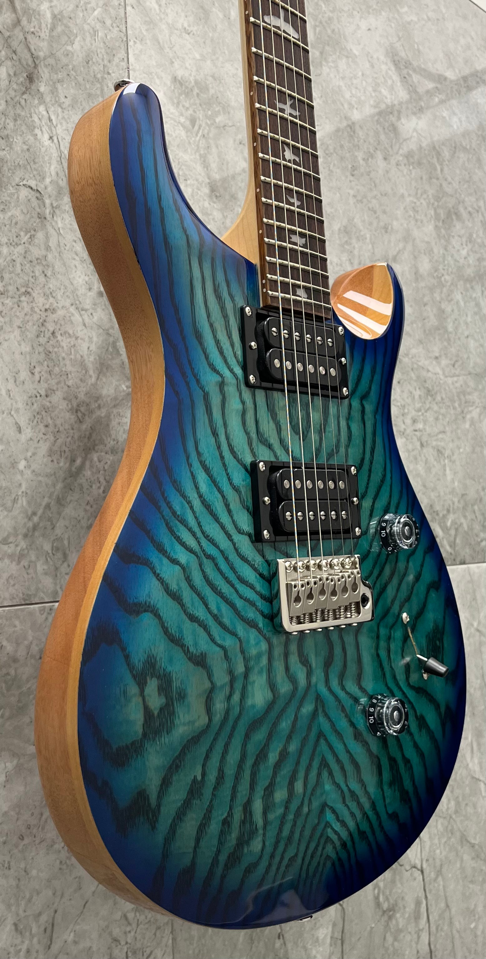 PRS Guitars Limited Edition SE Custom 24 Burled Ash Electric Guitar with Gigbag - Lake Blue 114983::LN: SERIAL NUMBER CTIG105926 - 7.6 LBS
