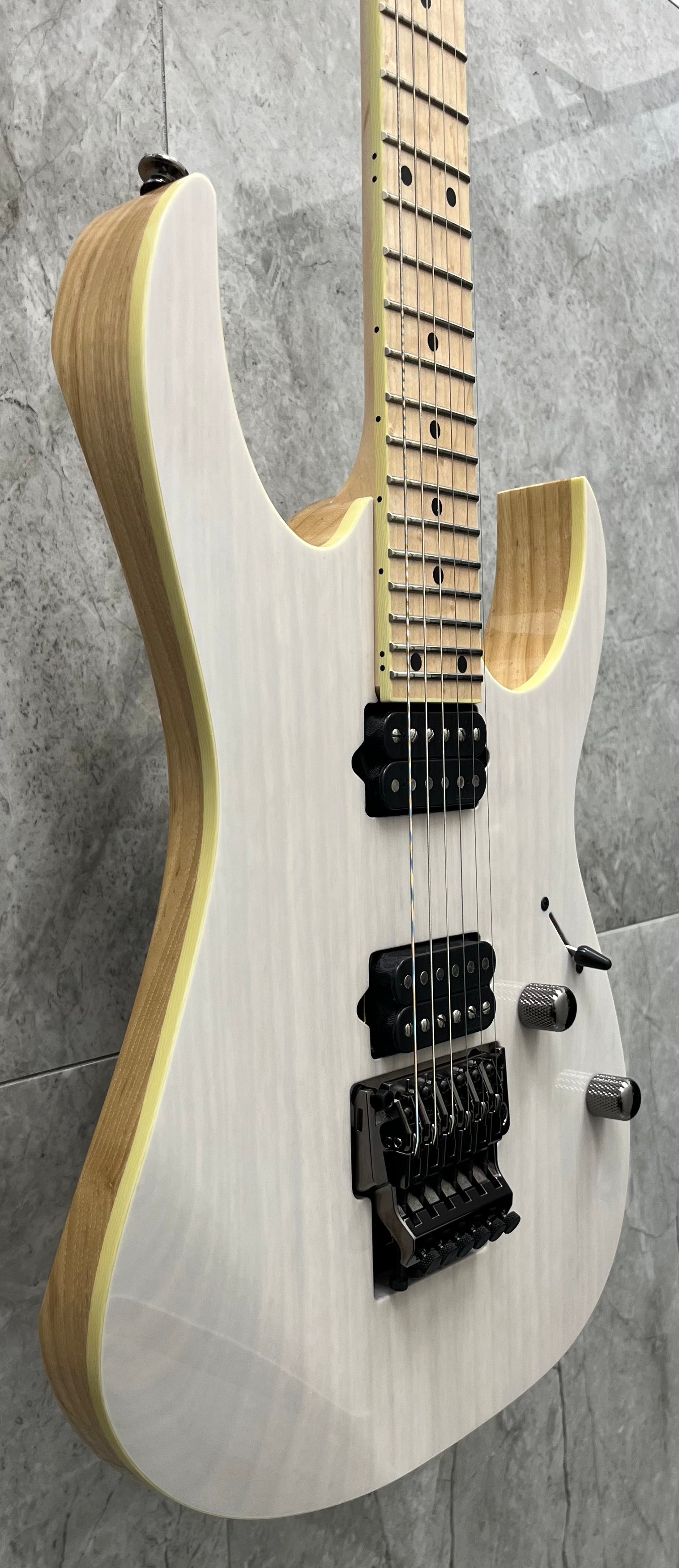 Ibanez Prestige Made in Japan RG652AHM Antique White Blonde RG652AHMAWD SERIAL NUMBER F2431902 - 8.2 LBS