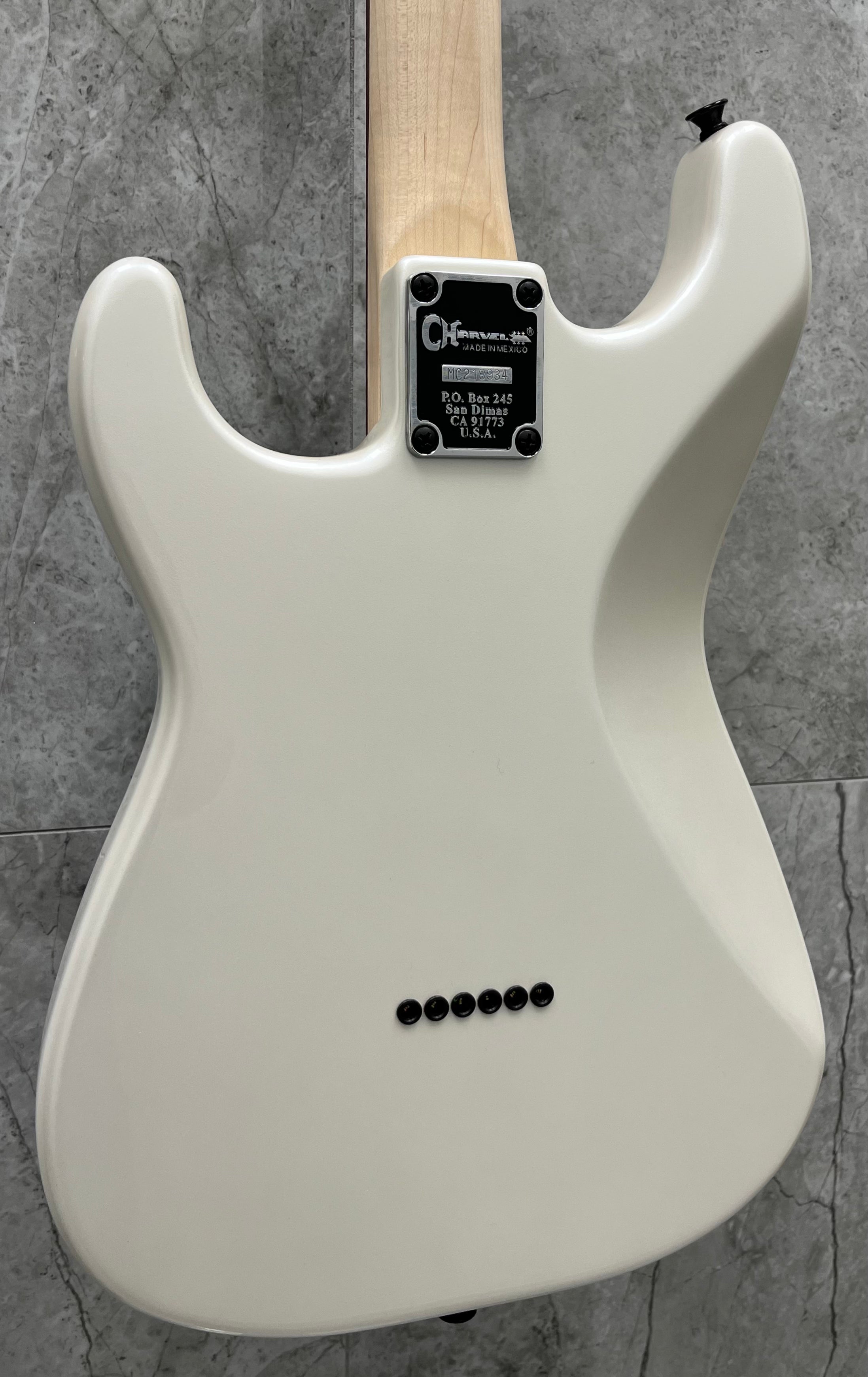 CHARVEL Jake E Lee Signature Pro-Mod So-Cal Style 1 HSS HT Rosewood Fingerboard Pearl White 2966253576 SERIAL NUMBER MC218934 - 7 LBS 9 OZ