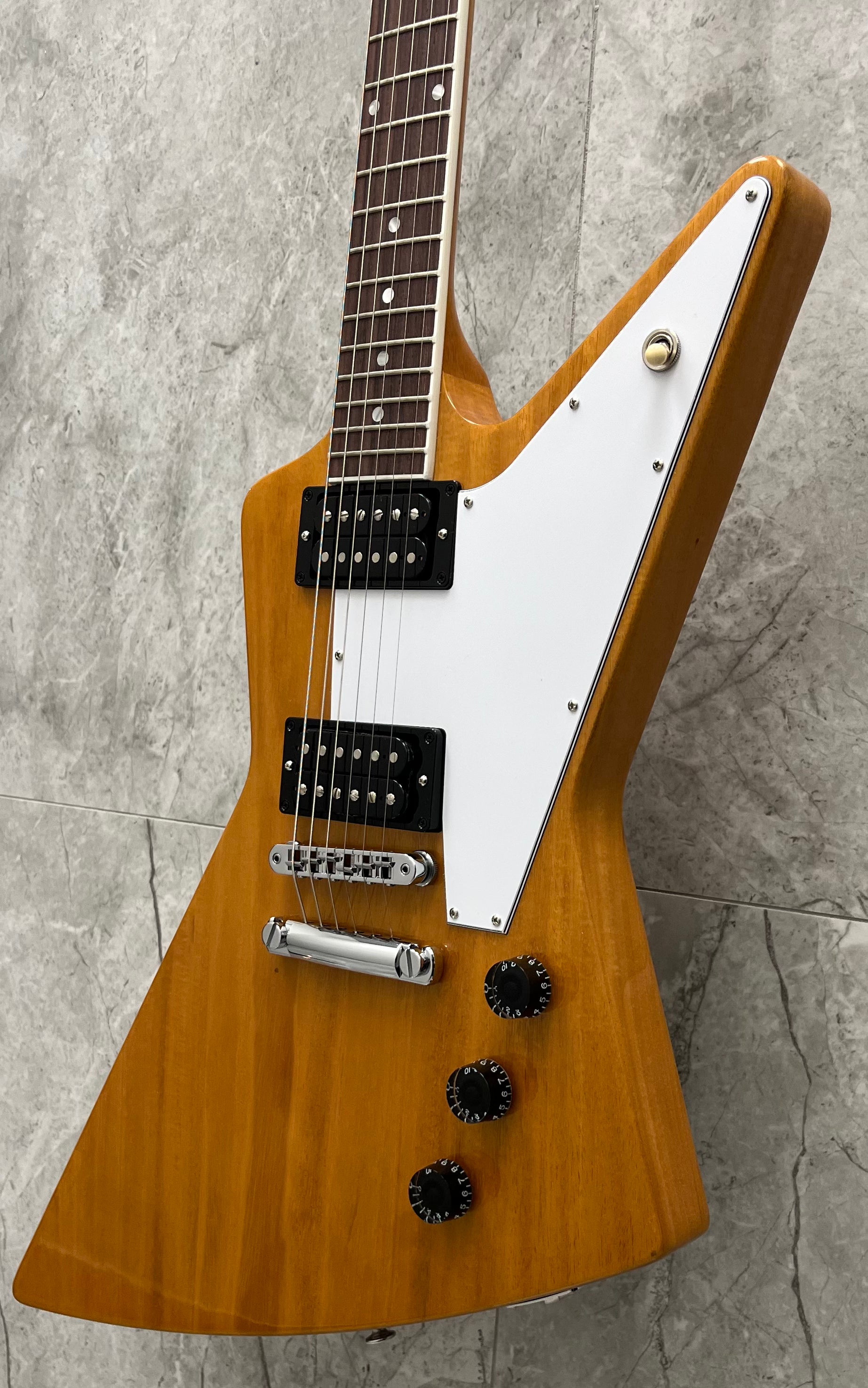 Gibson USA 70s Explorer Antique Natural DSXS00ANCH SERIAL NUMBER 234130109 - 7.4 LBS