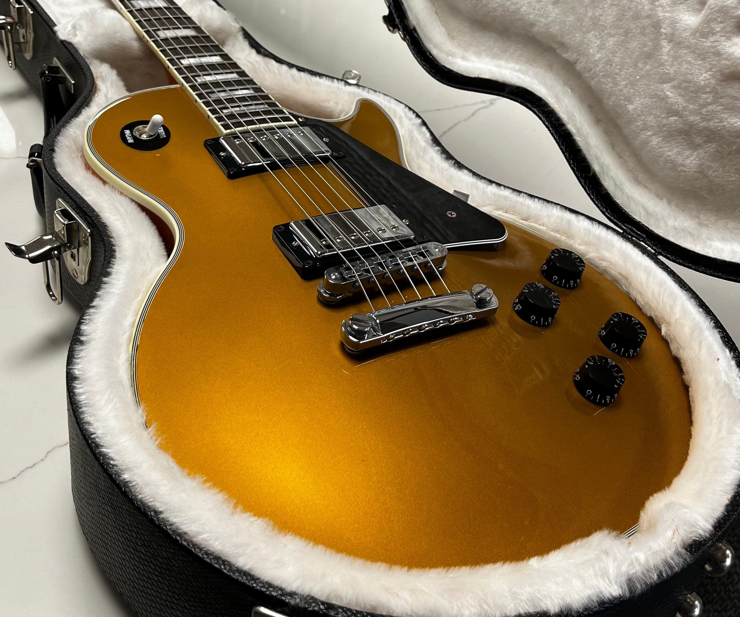 Gibson USA Les Paul Custom Classic Gold Top  - Consignment - USED SPECIAL 2012 - EXCELLENT CONDITION - SERIAL NUMBER 127211312 - 9 LBS 6 OZ